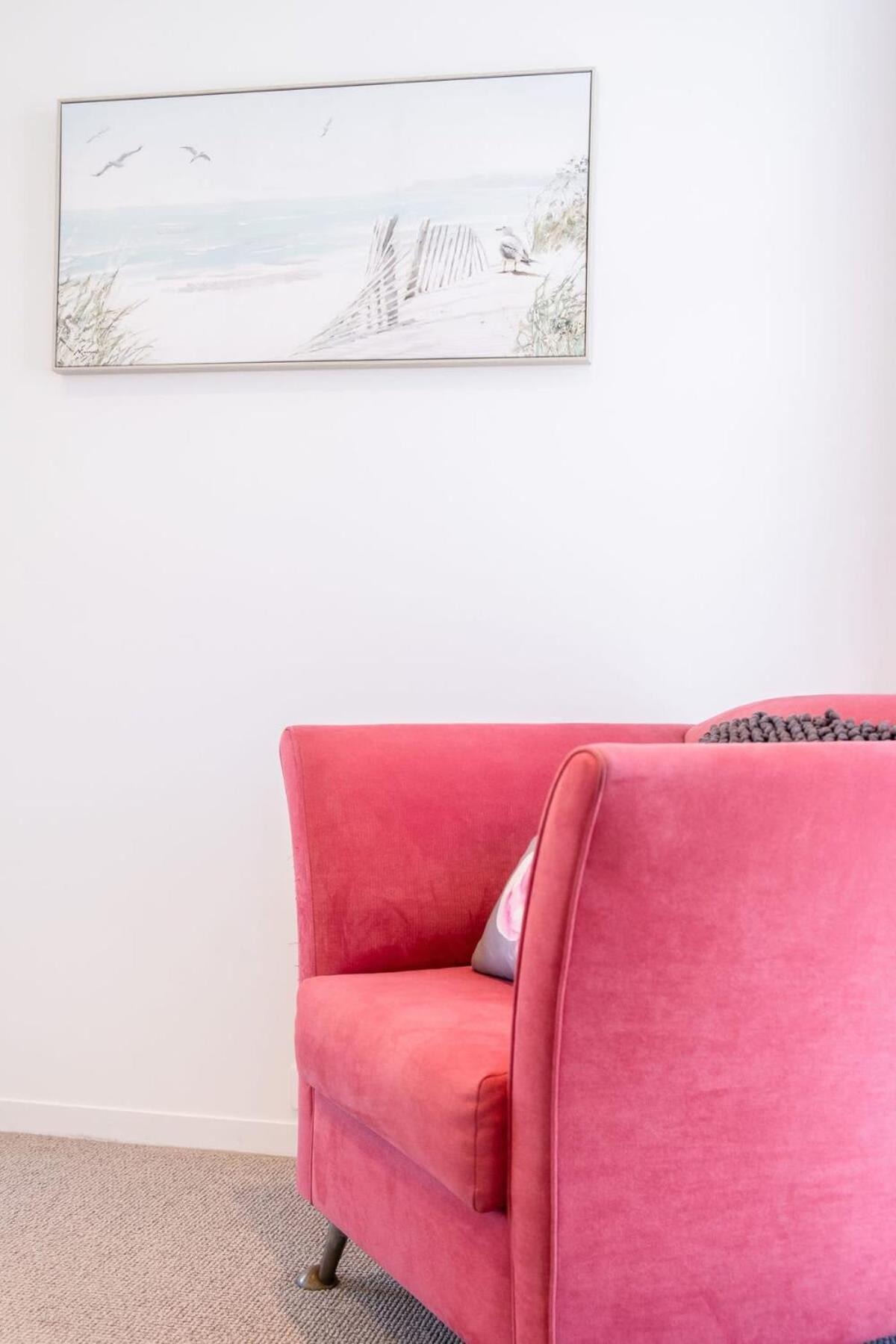 Live Like A Local In The Heart Of Moffat Apartment *