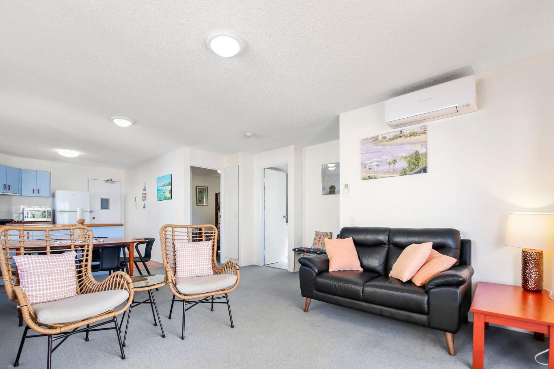 Jade Waters U4 5 Latona Ave *
