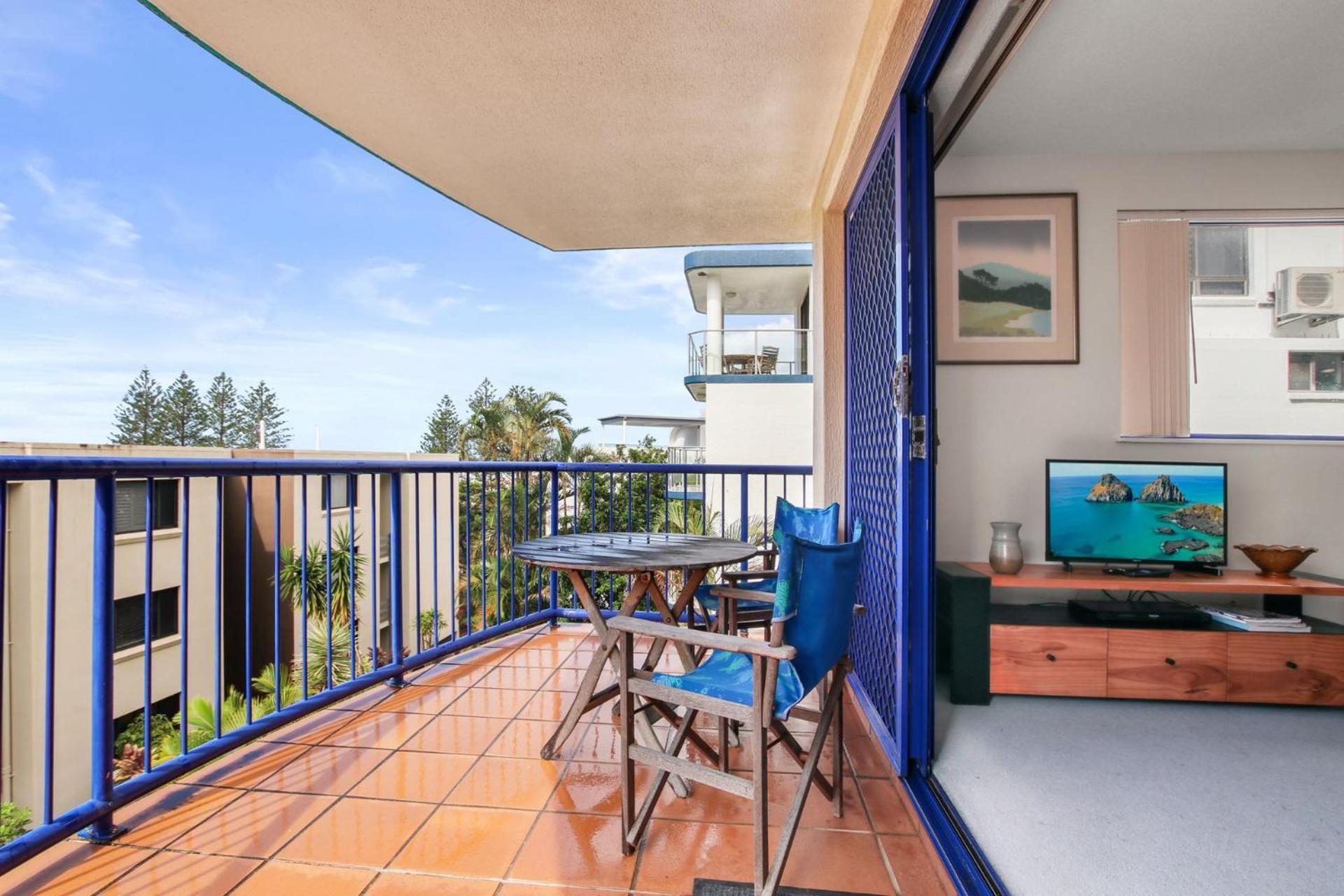 Jade Waters U4 5 Latona Ave *