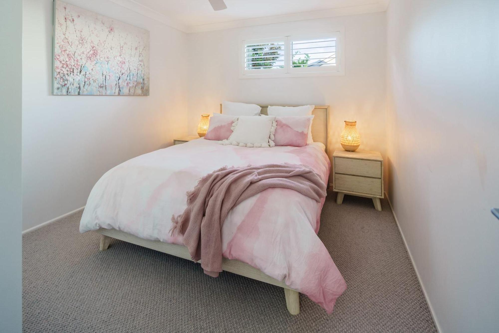 Battery Hill Pet-friendly Poolside Paradise Holiday home Caloundra