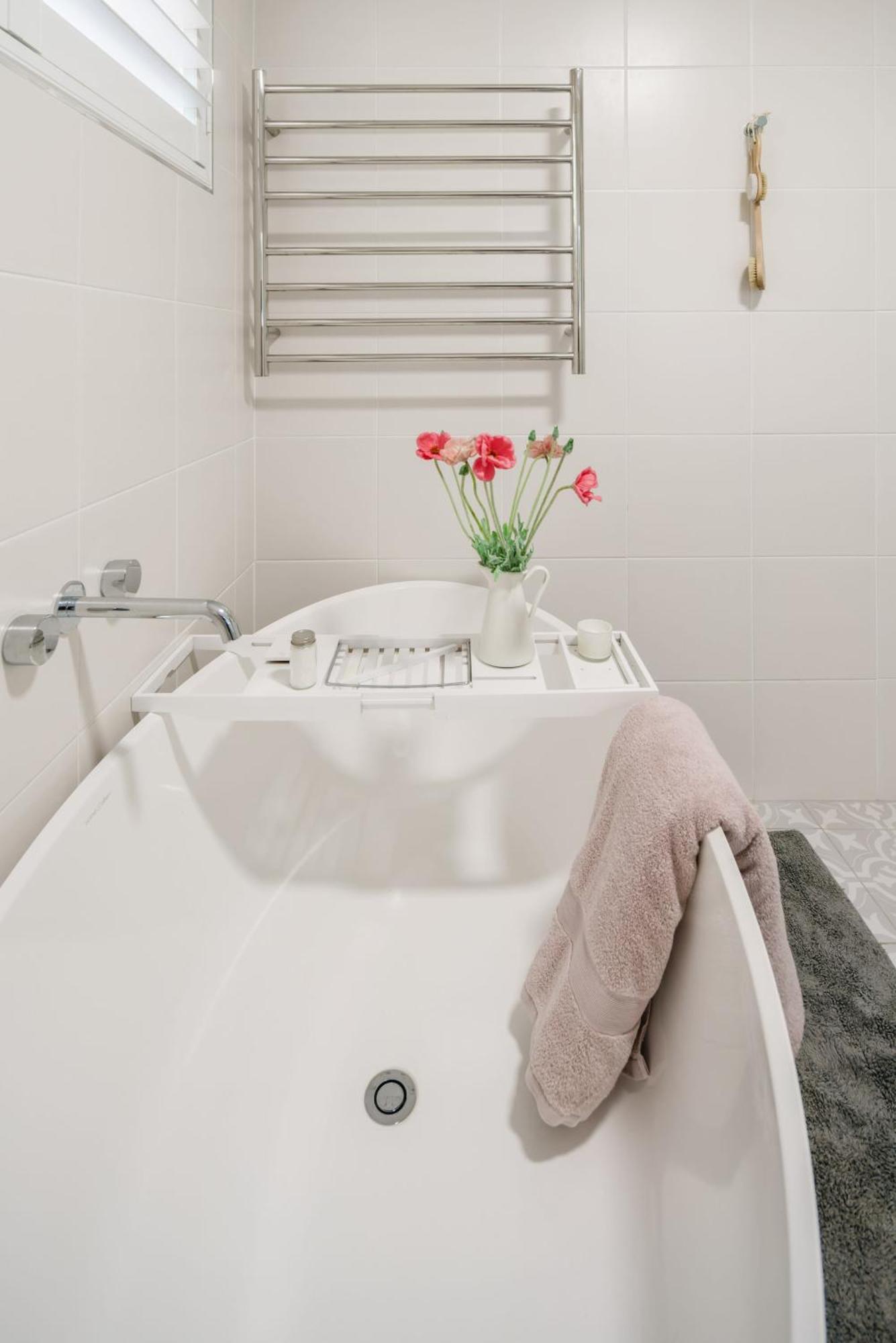 Battery Hill Pet-friendly Poolside Paradise Holiday home *