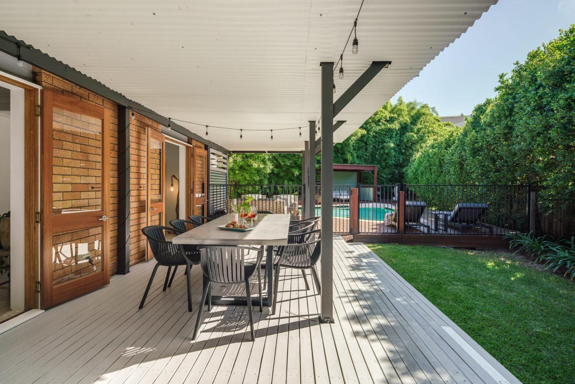 Holiday home Battery Hill Pet-friendly Poolside Paradise *