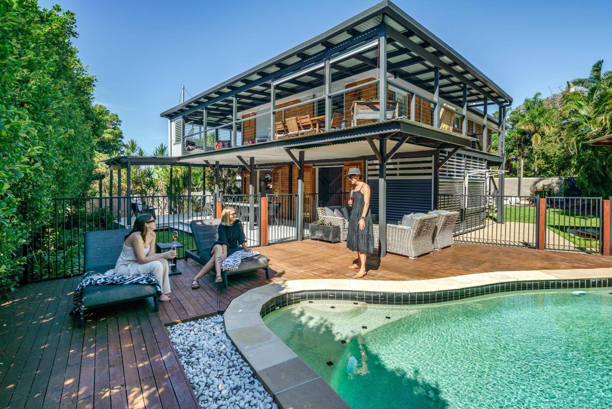 Battery Hill Pet-friendly Poolside Paradise Holiday home Caloundra