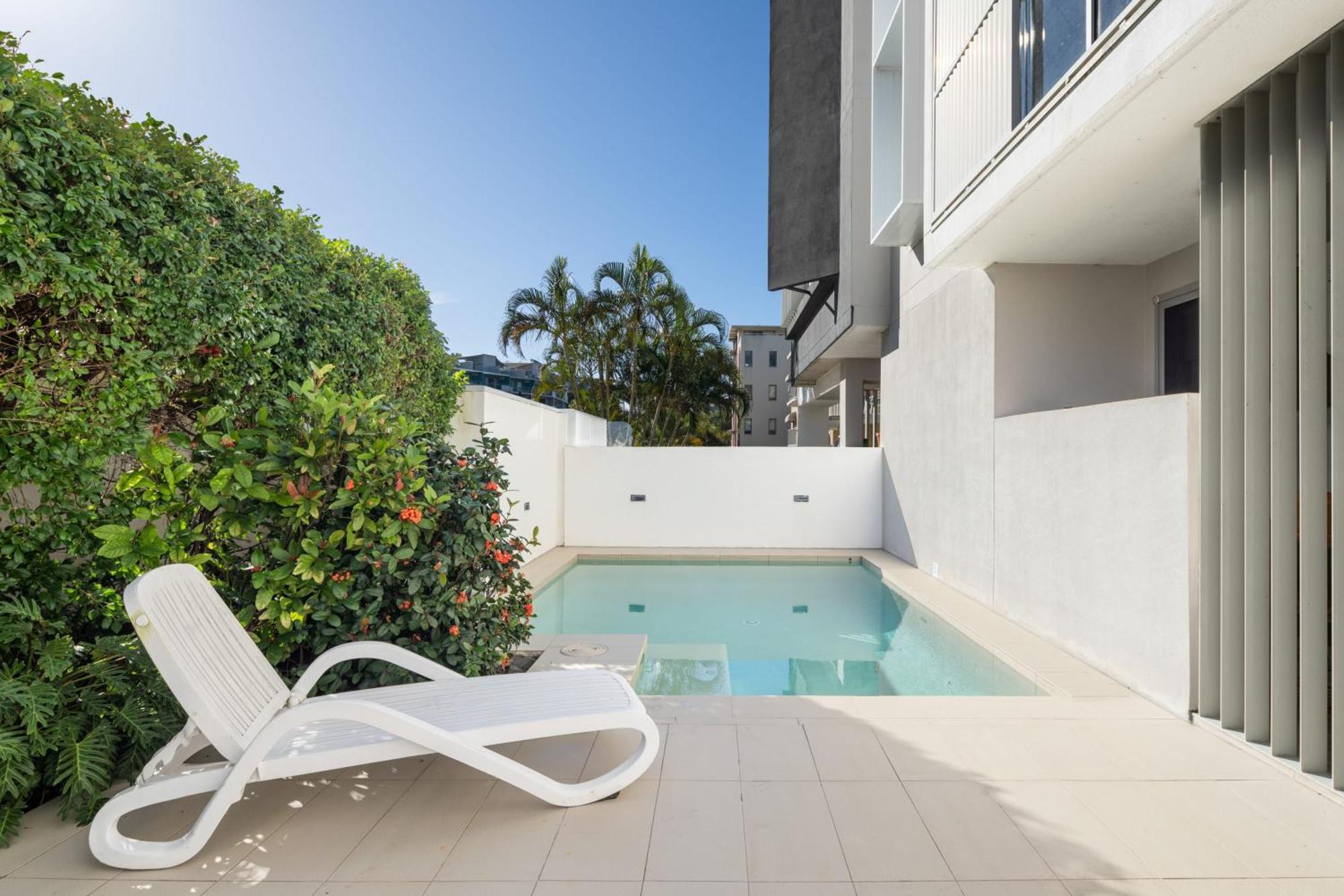 Azure Oceanside At Kings Apartment *