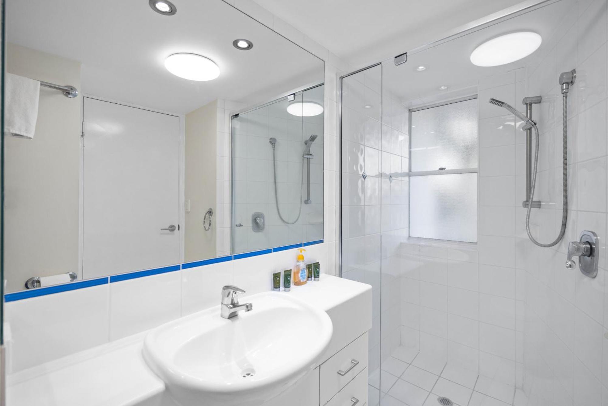 3 Bedroom With Lift Apartment *