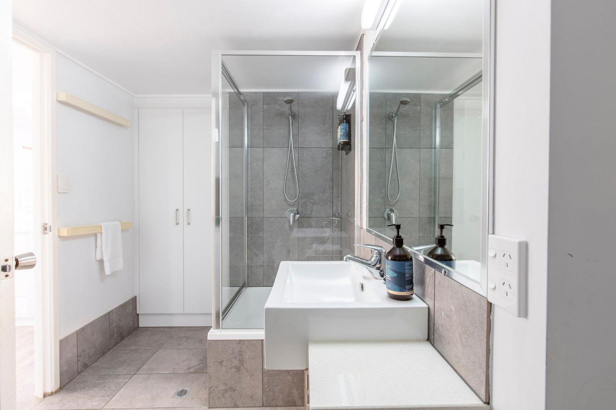 Kings Oceanfront With Pool Apartment *