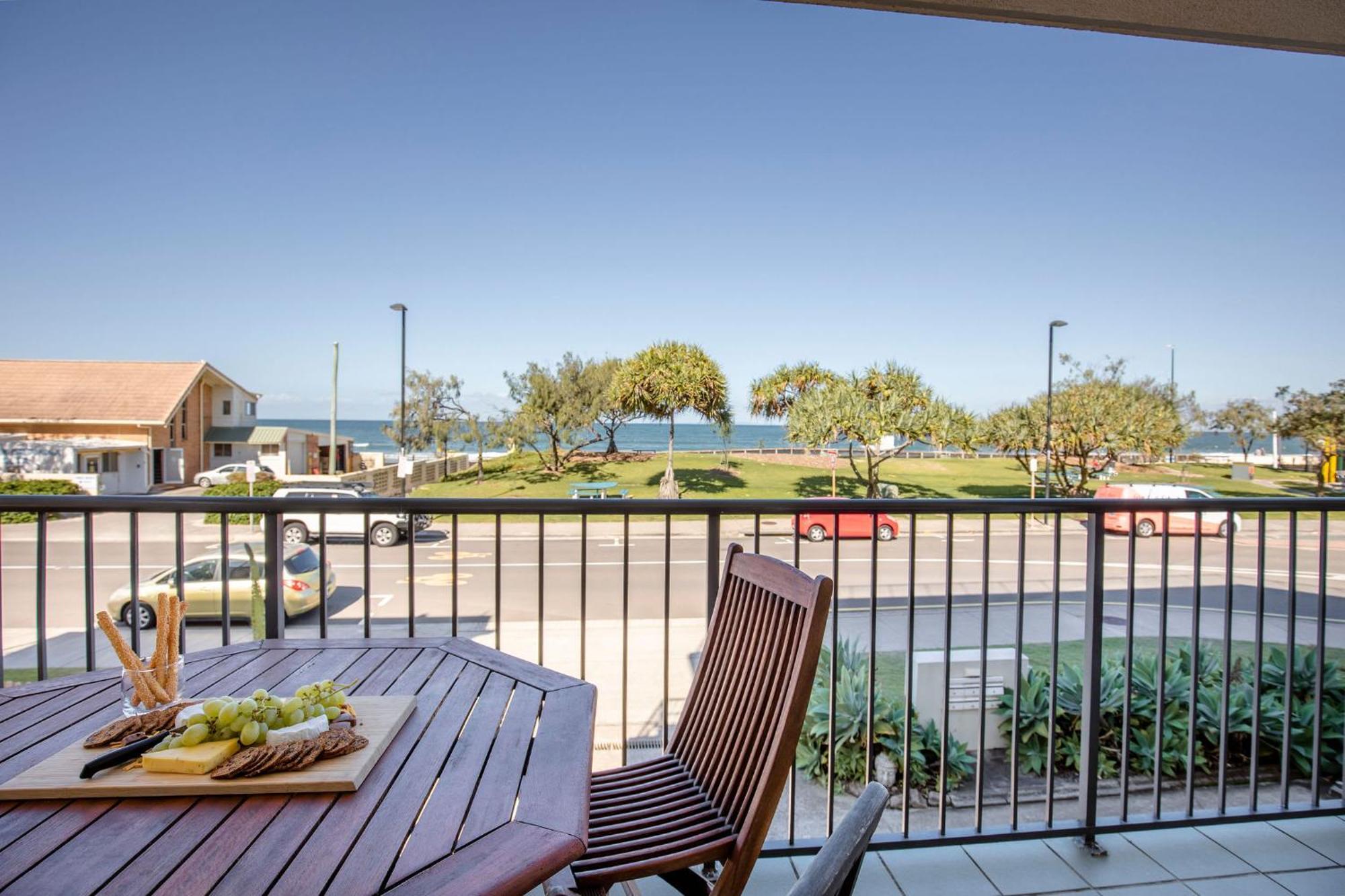 Kings Oceanfront With Pool * Caloundra