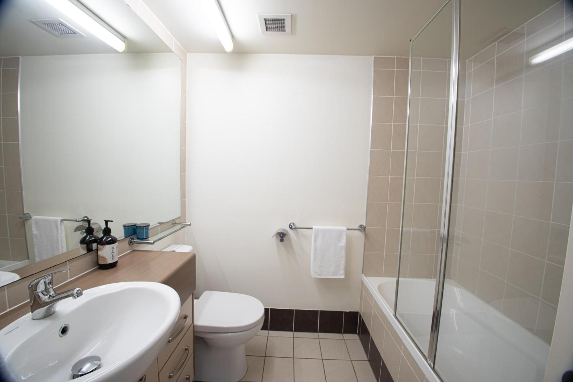 Style Oasis, 2 Bedroom, 2 Bath, Sleeps 6 Apartment