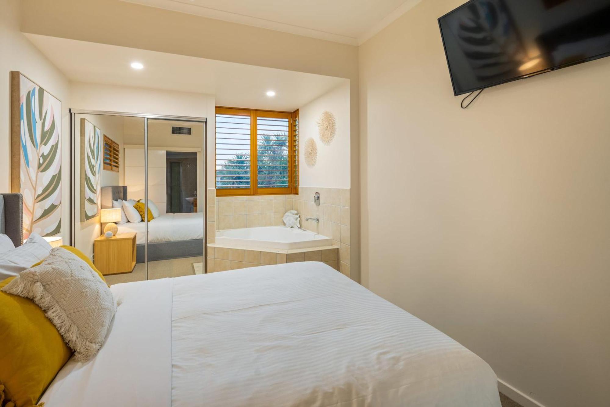 Oceanfront Views At Rolling Surf