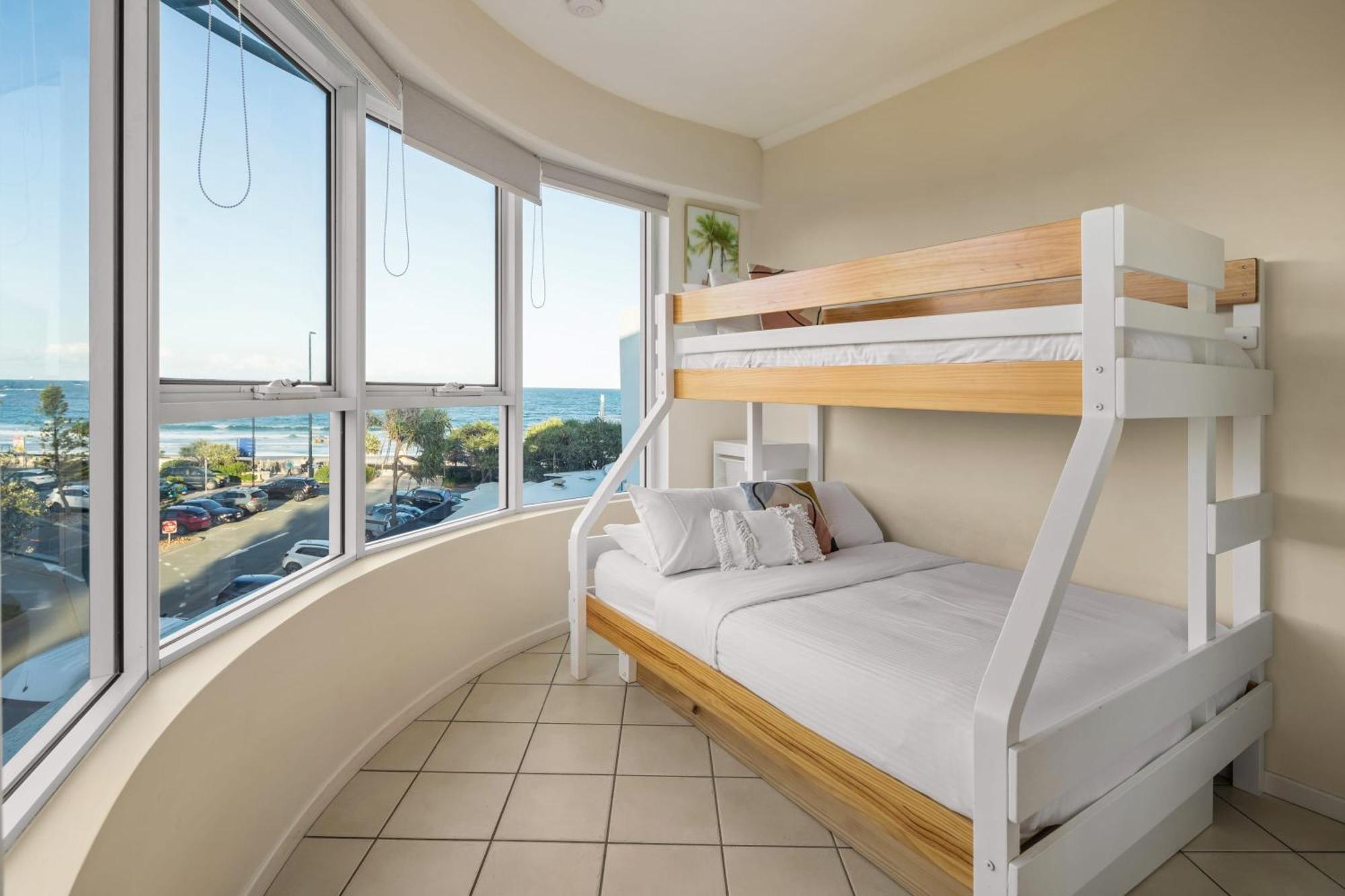 Oceanfront Views At Rolling Surf Caloundra