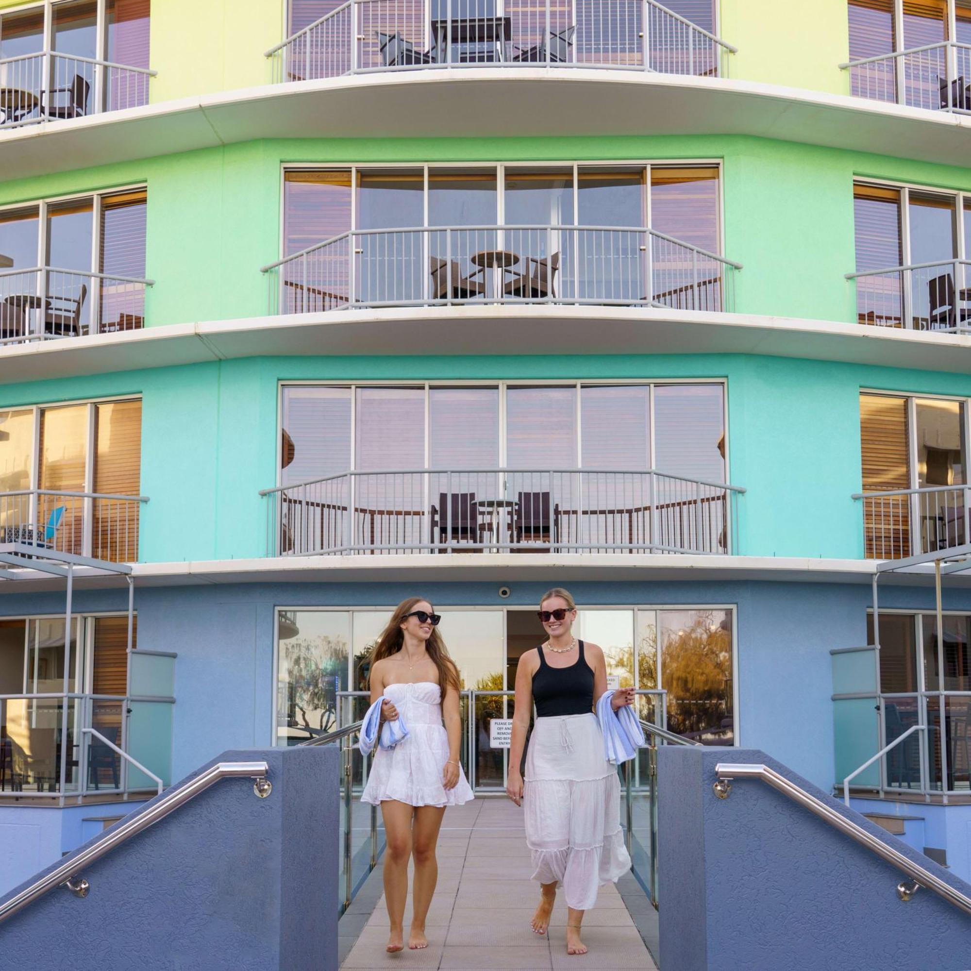 Oceanfront Views At Rolling Surf * Caloundra