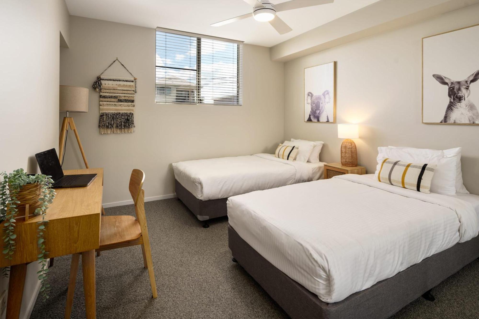 Ocean Breeze Retreat: Kings Coastal Apartment Caloundra