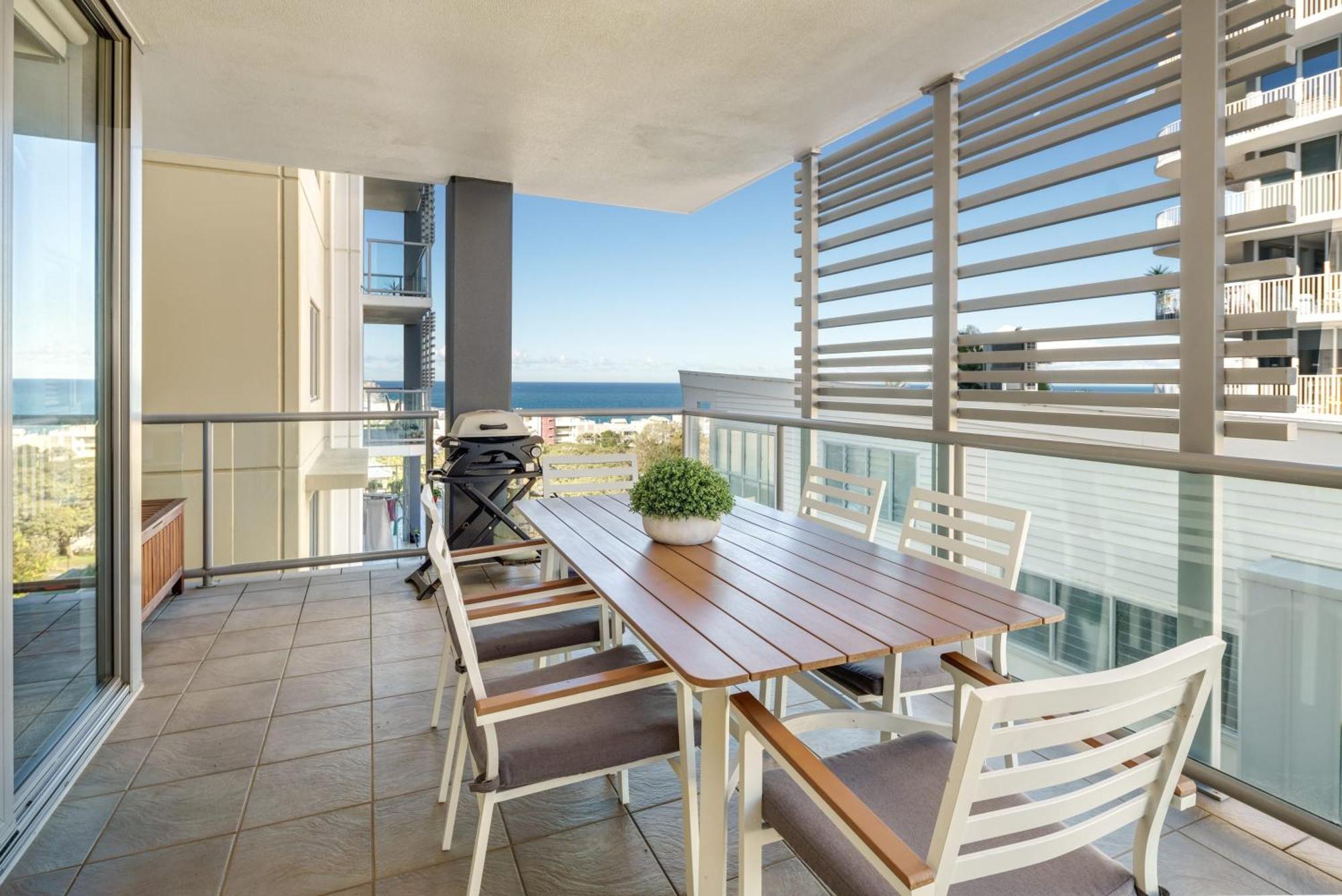 Ocean Breeze Retreat: Kings Coastal Apartment