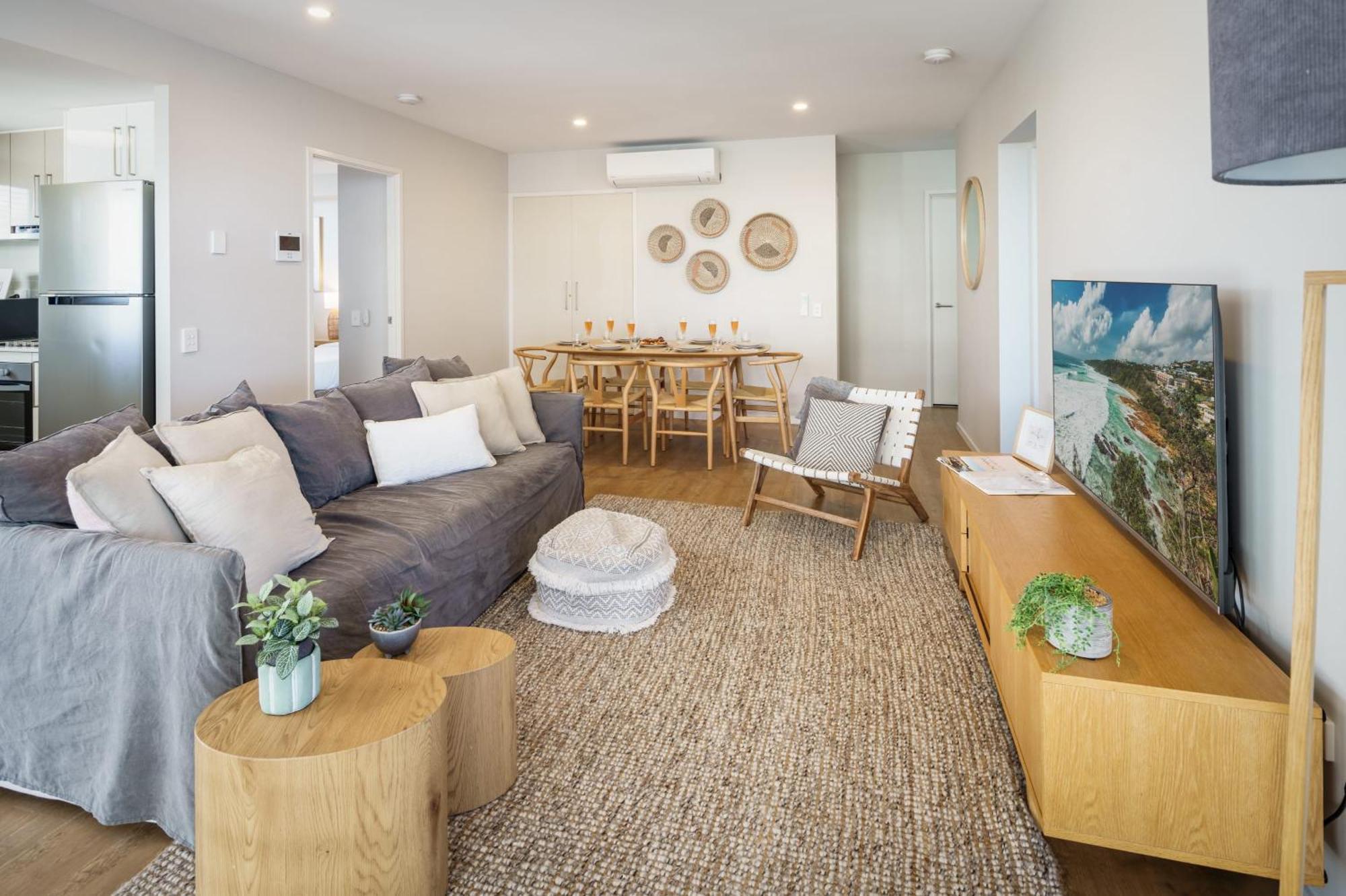 Ocean Breeze Retreat: Kings Coastal Apartment Caloundra