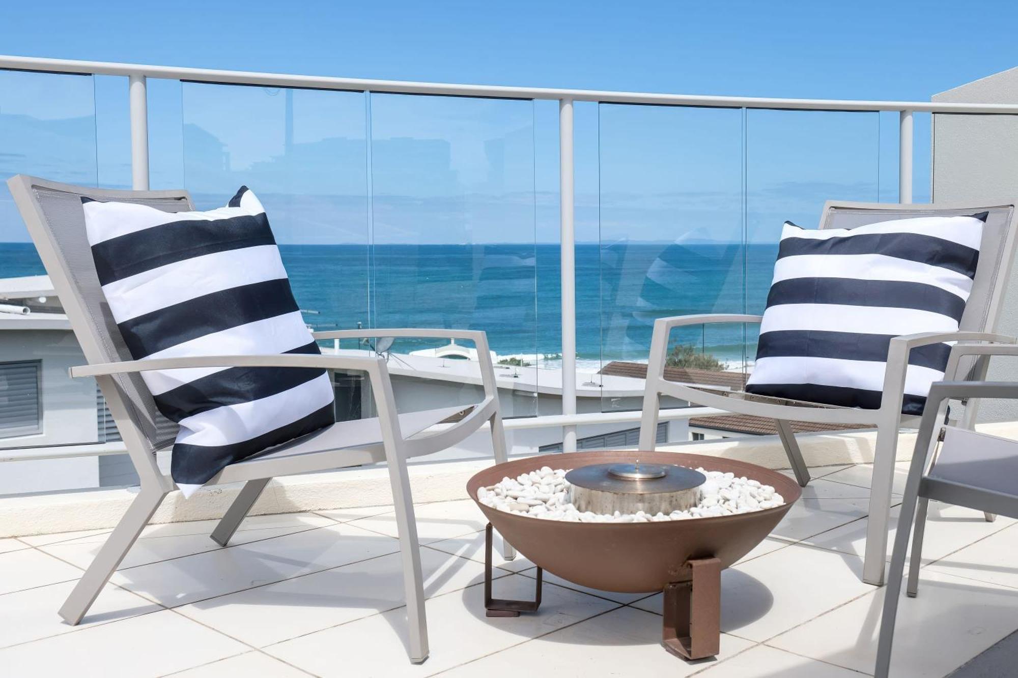 Hamptons Style Penthouse At Kings Caloundra