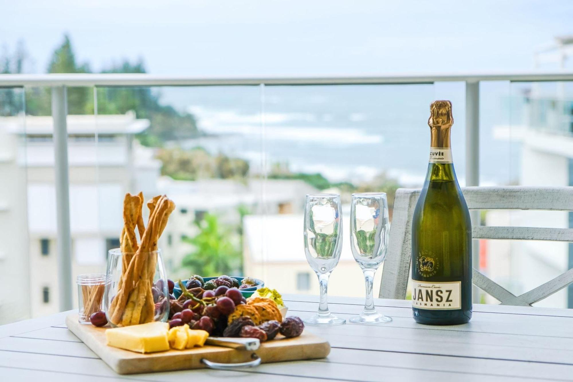Hamptons Style Penthouse At Kings *