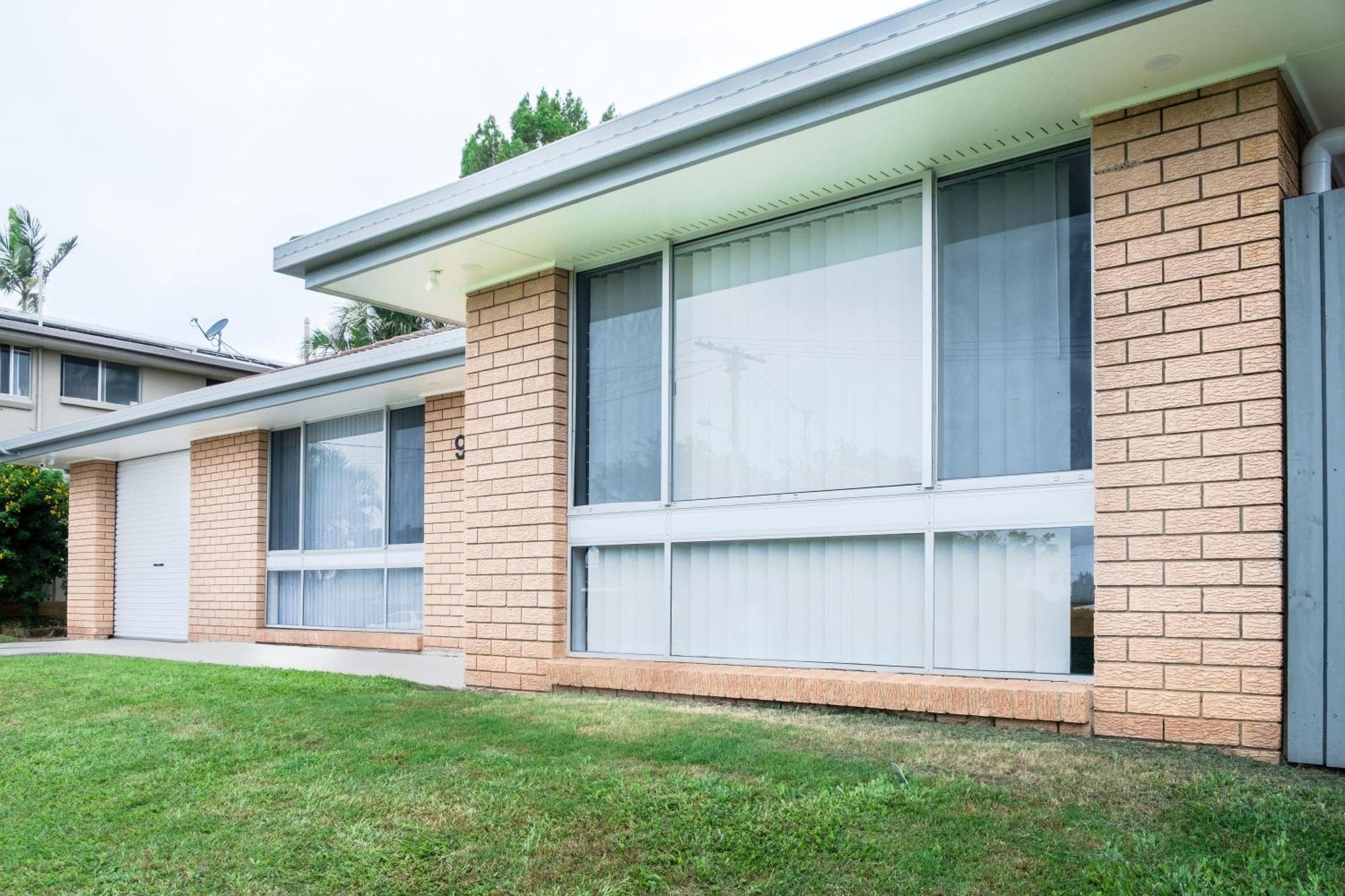 Pet Friendly Battery Hill Away From Caloundra