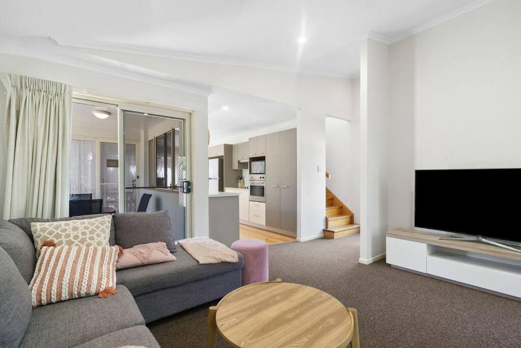 Holiday home Fully Airconditioned, Pet Friendly, 5mins To