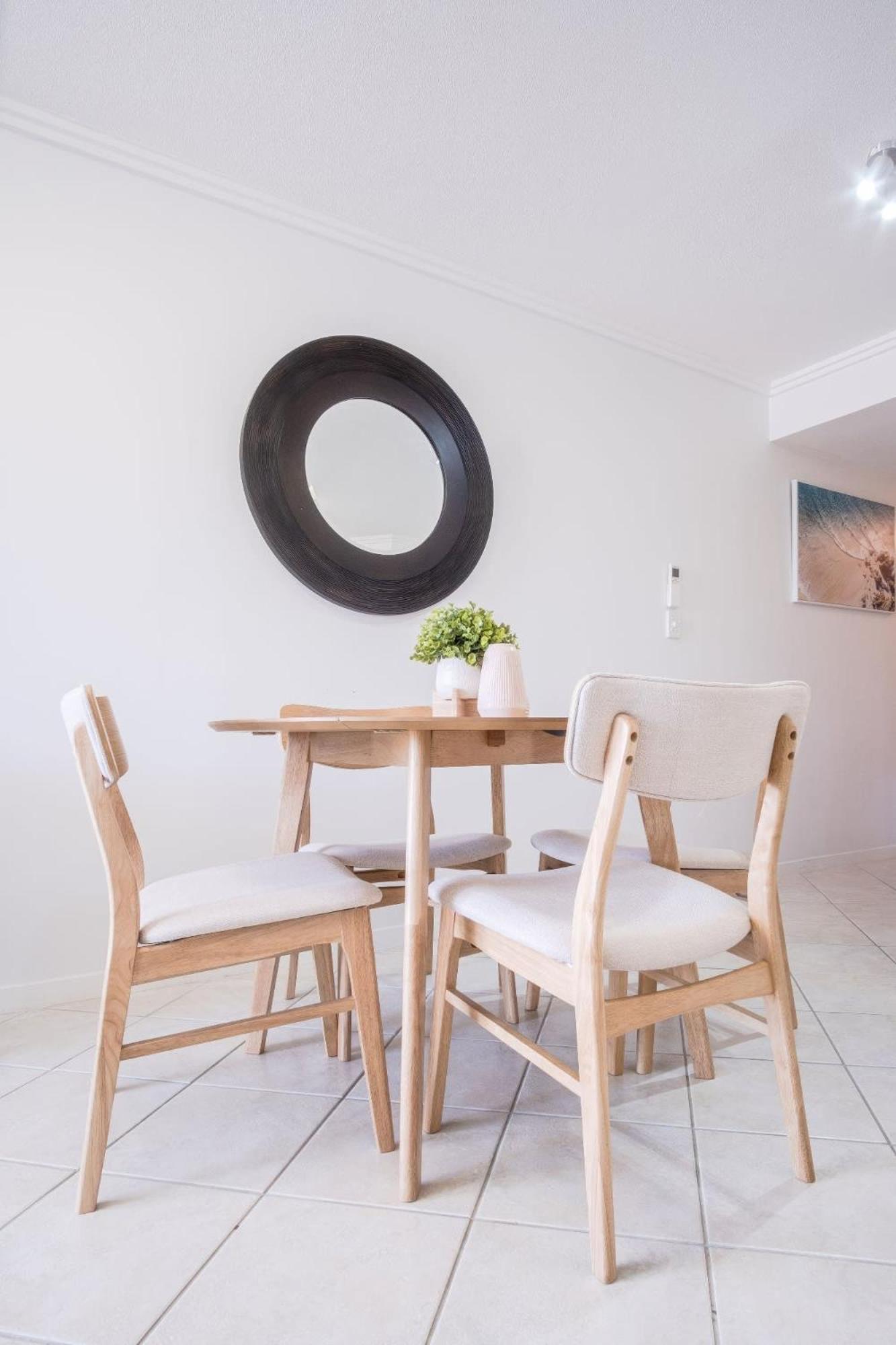 Tides And Tranquility At Kings Apartment *
