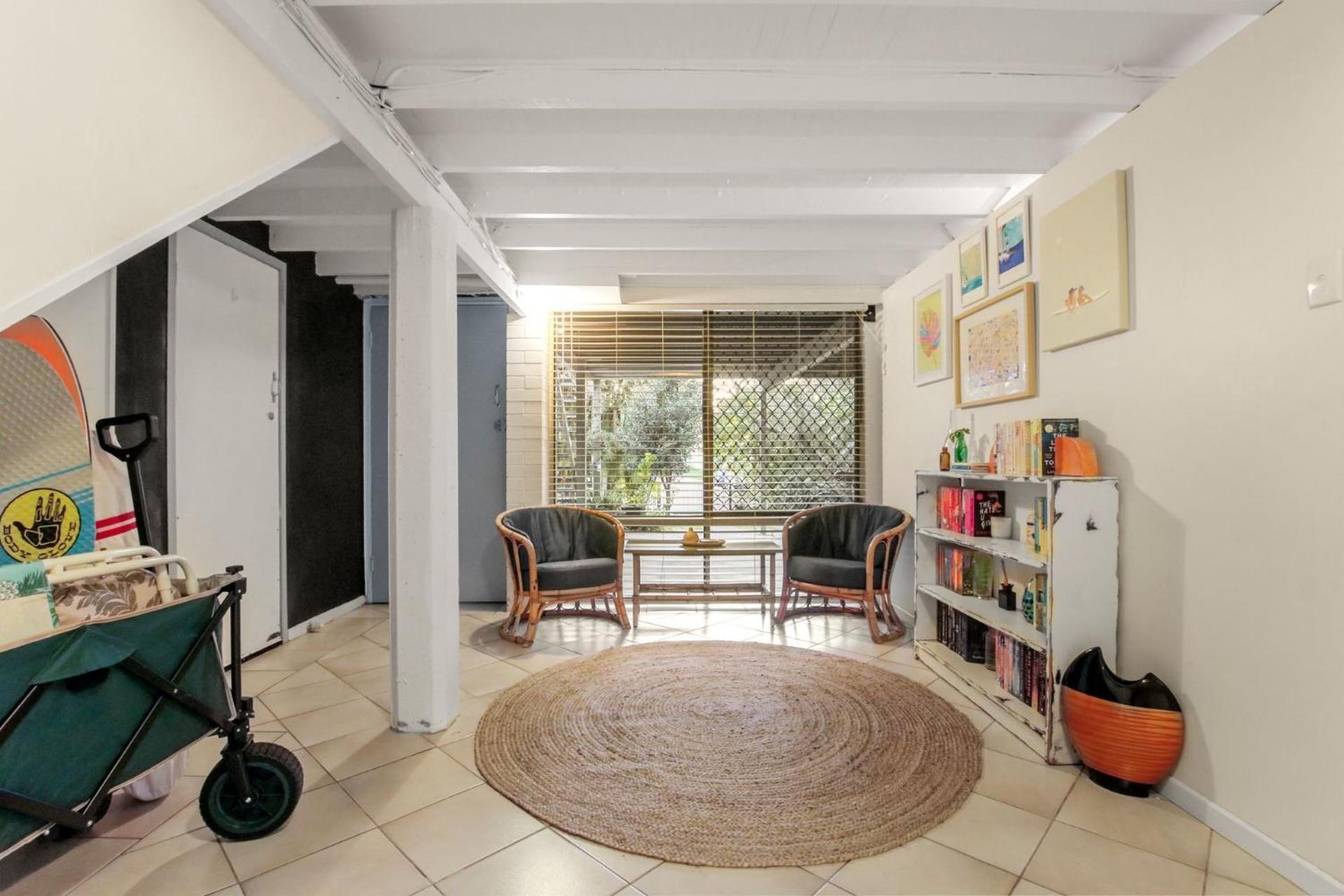 Edmund Street 47, Shelly *