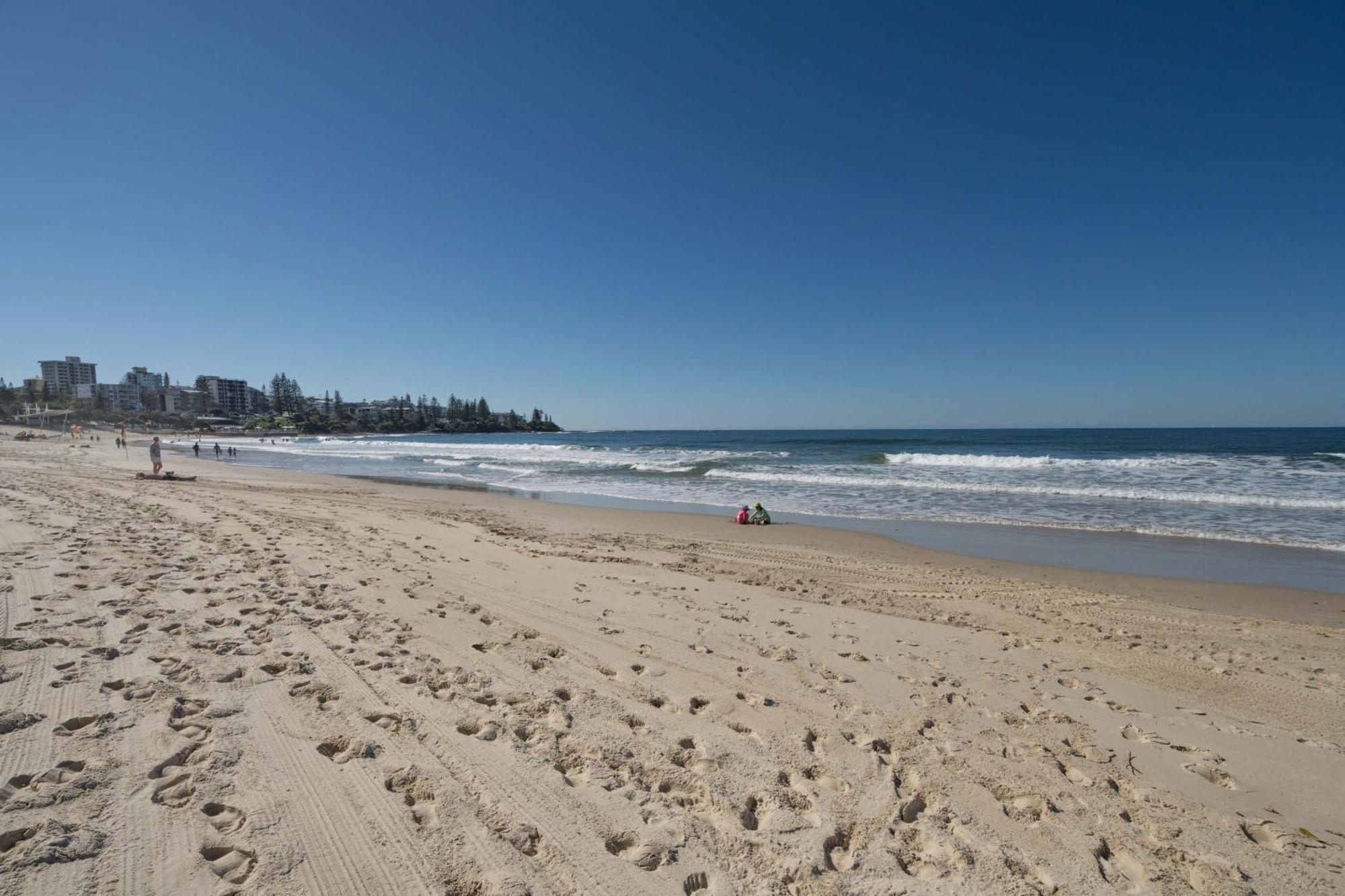 Oceanfront Views At Rolling Surf Caloundra
