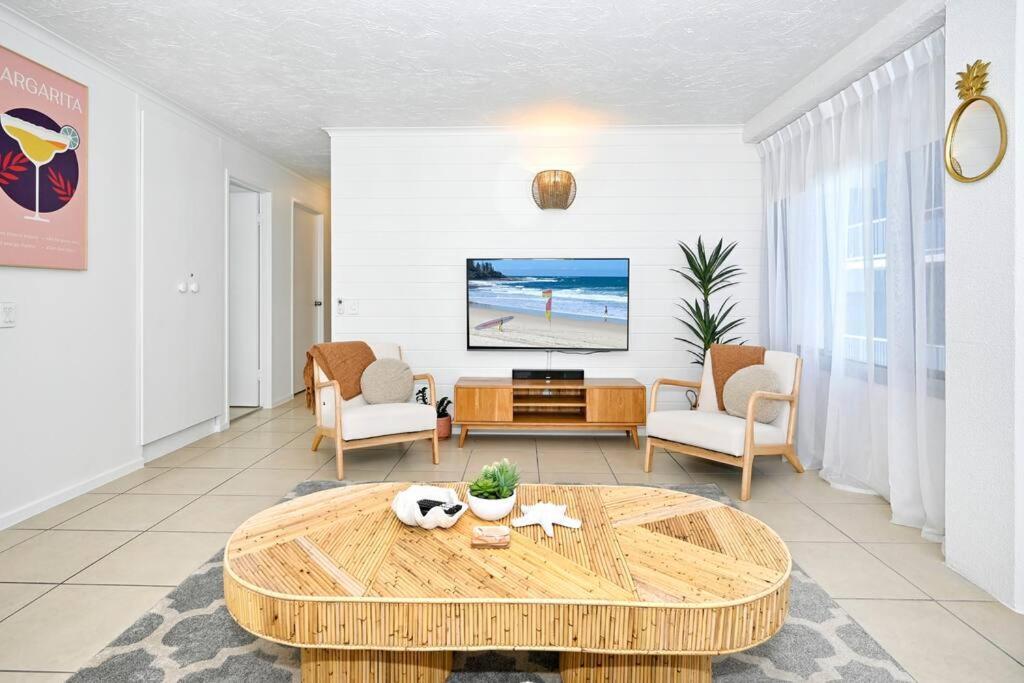 Kings - Beachfront Bliss Apartment Caloundra