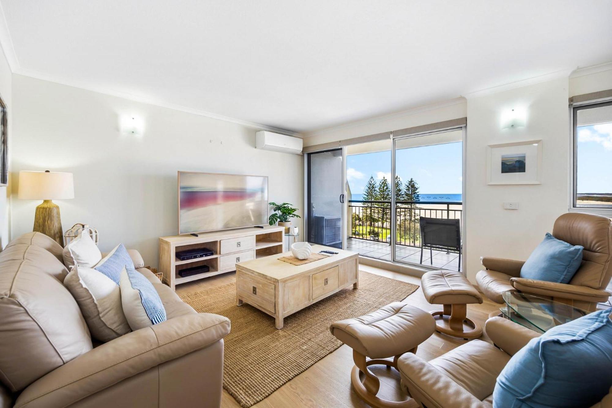 Ocean-facing 3-bed With Pool 5-min To The
