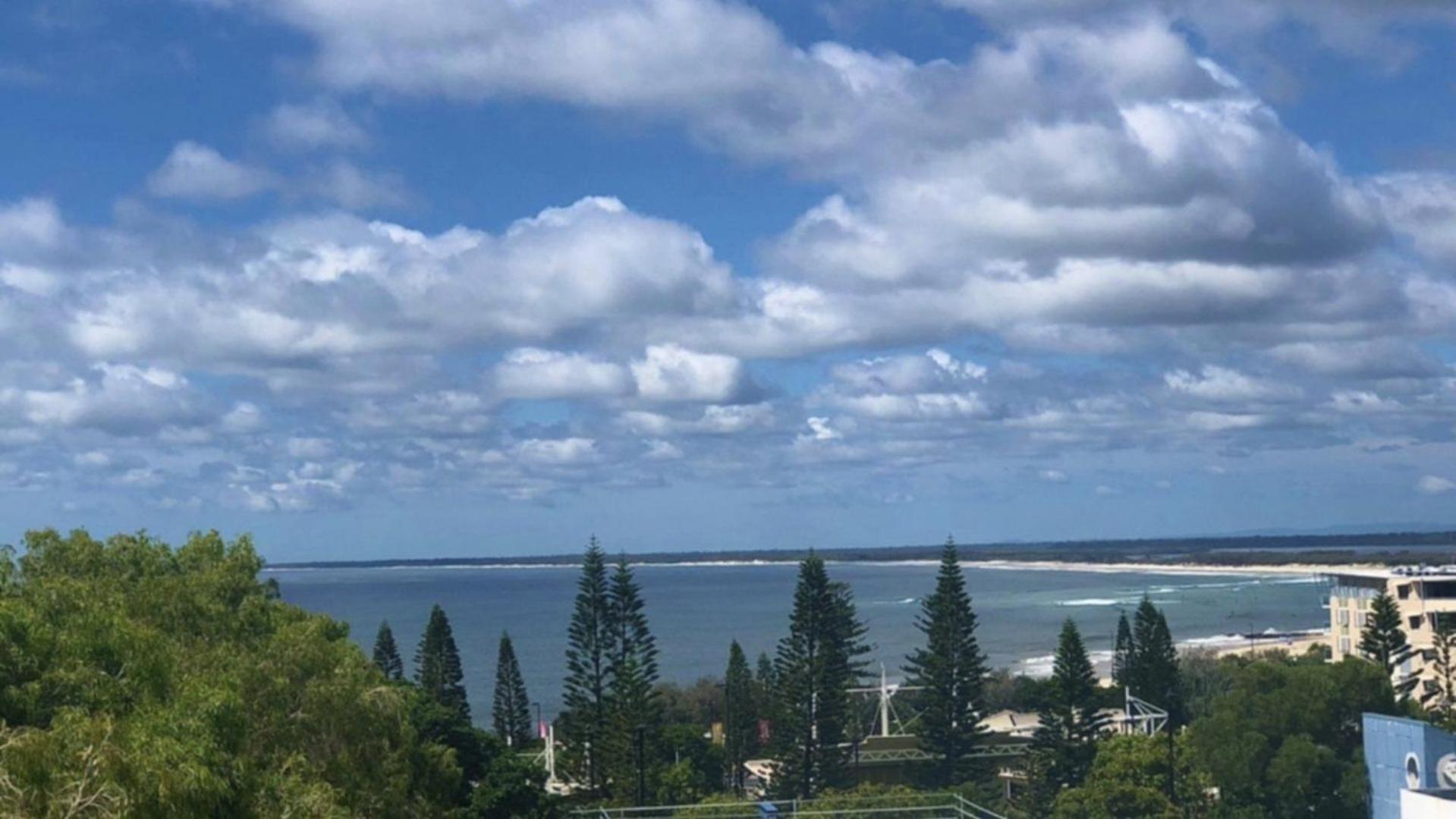 Coastal At Kings Beach, Stunning View Apartment