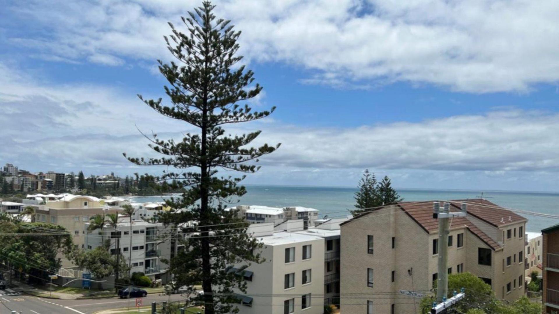 A Minutes Walk To The Beach! Apartment
