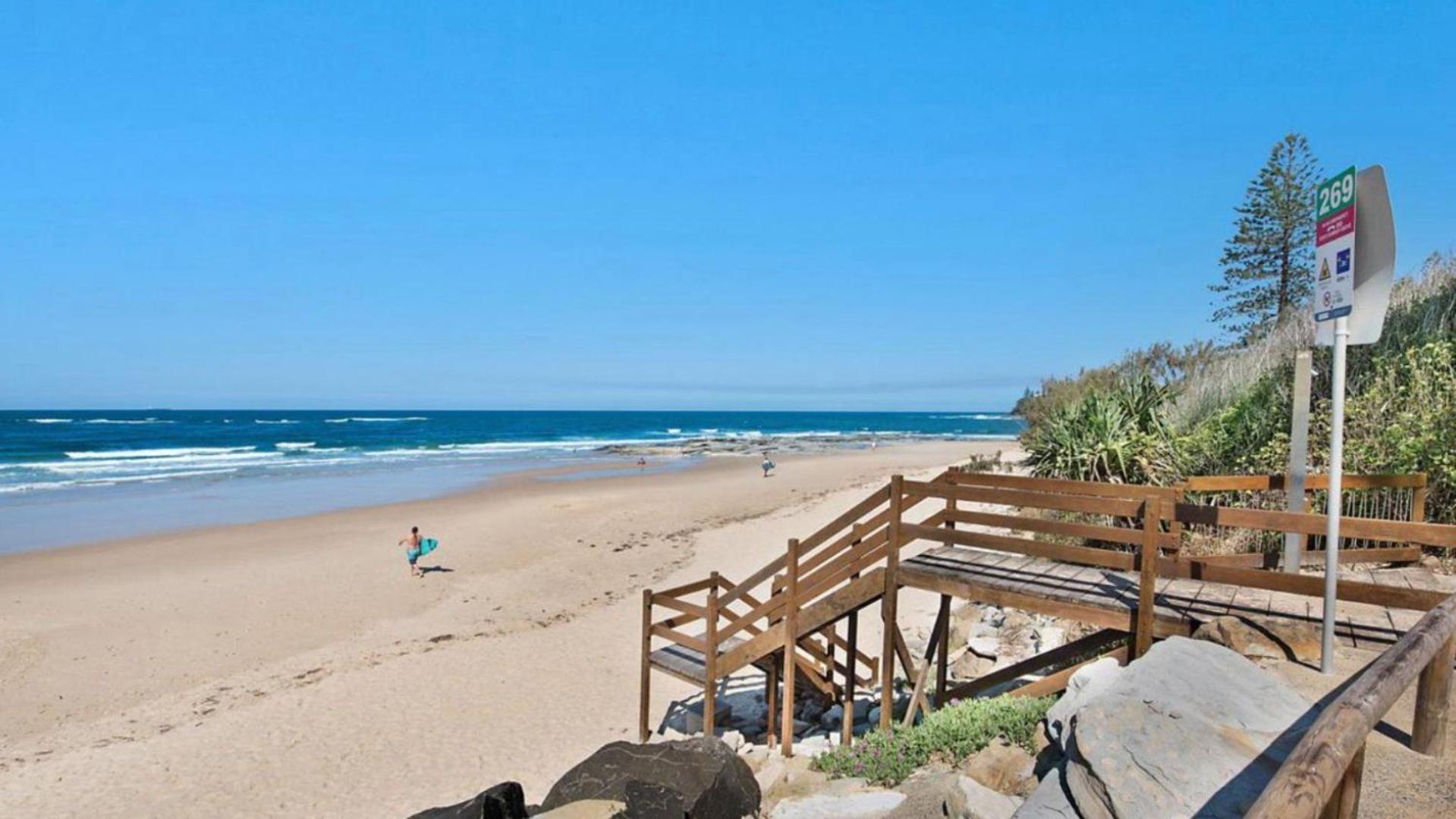 Holiday home 1 - 5a Coochin Street, Dicky - 200m To Caloundra