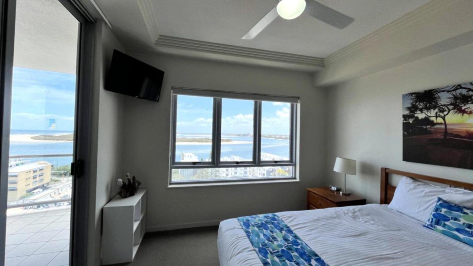 #803 Pumicestone Blue - Views With Rooftop Pool! Holiday home