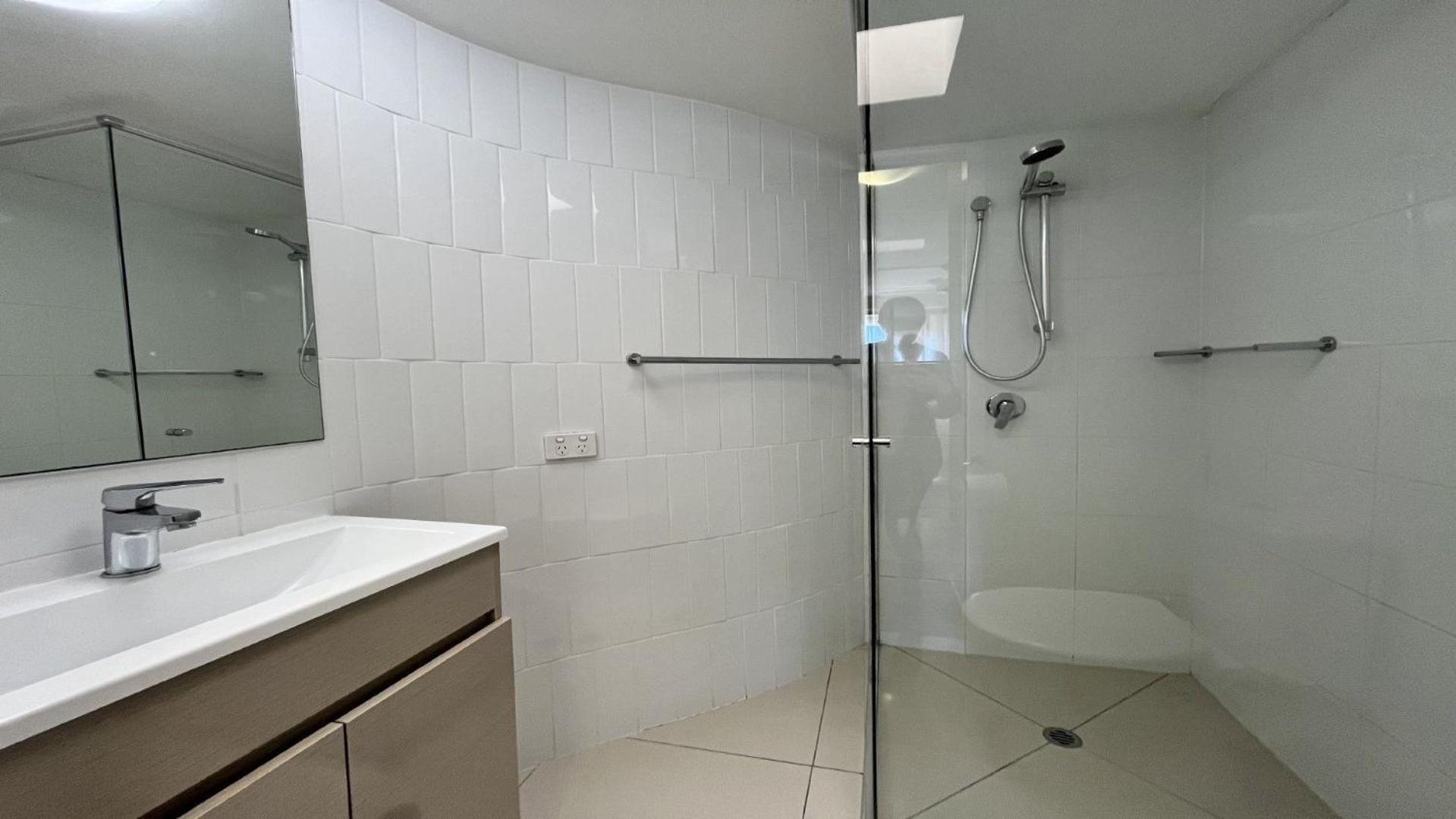 Absolute Waterfront With Rooftop! * Caloundra
