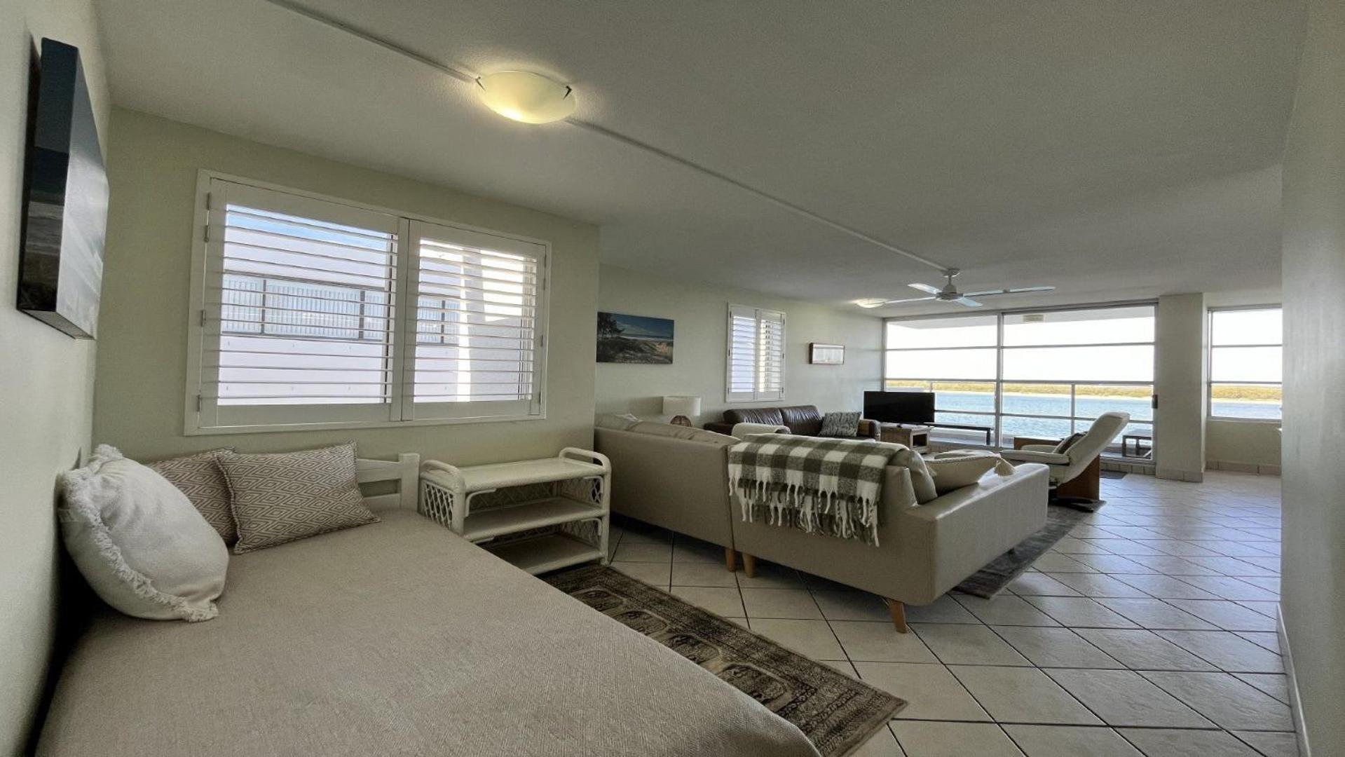 Apartment Absolute Waterfront With Rooftop!