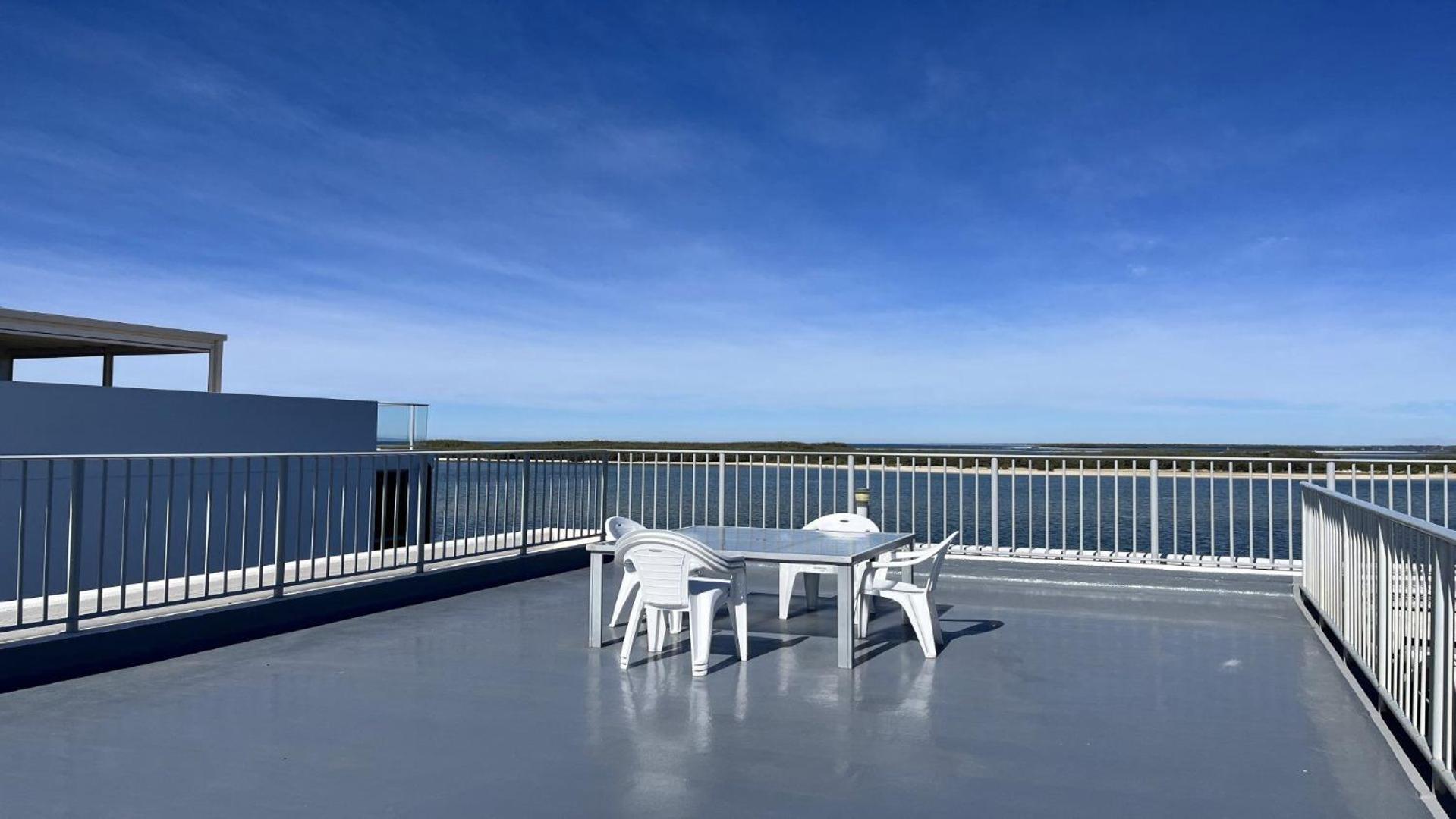 Apartment Absolute Waterfront With Rooftop! Caloundra