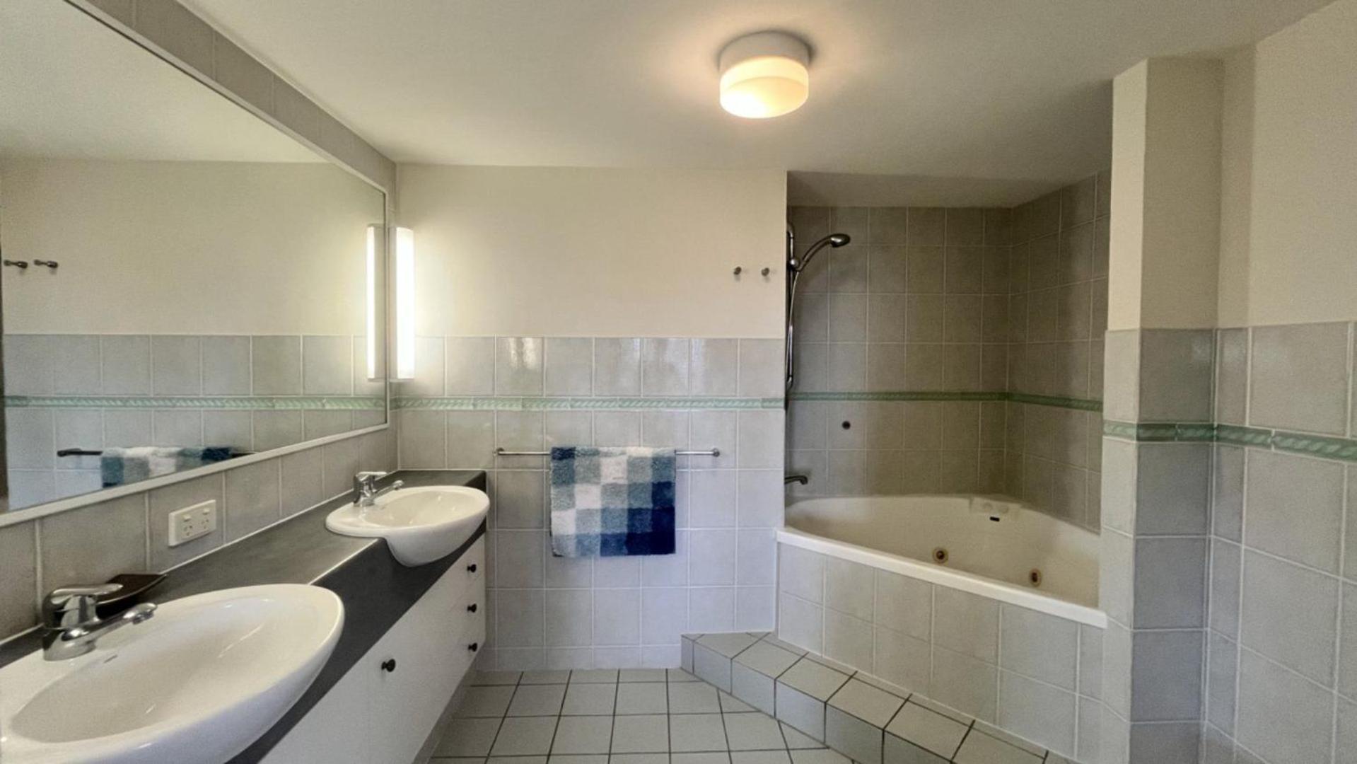 Shelley Point Unit 8 Apartment *