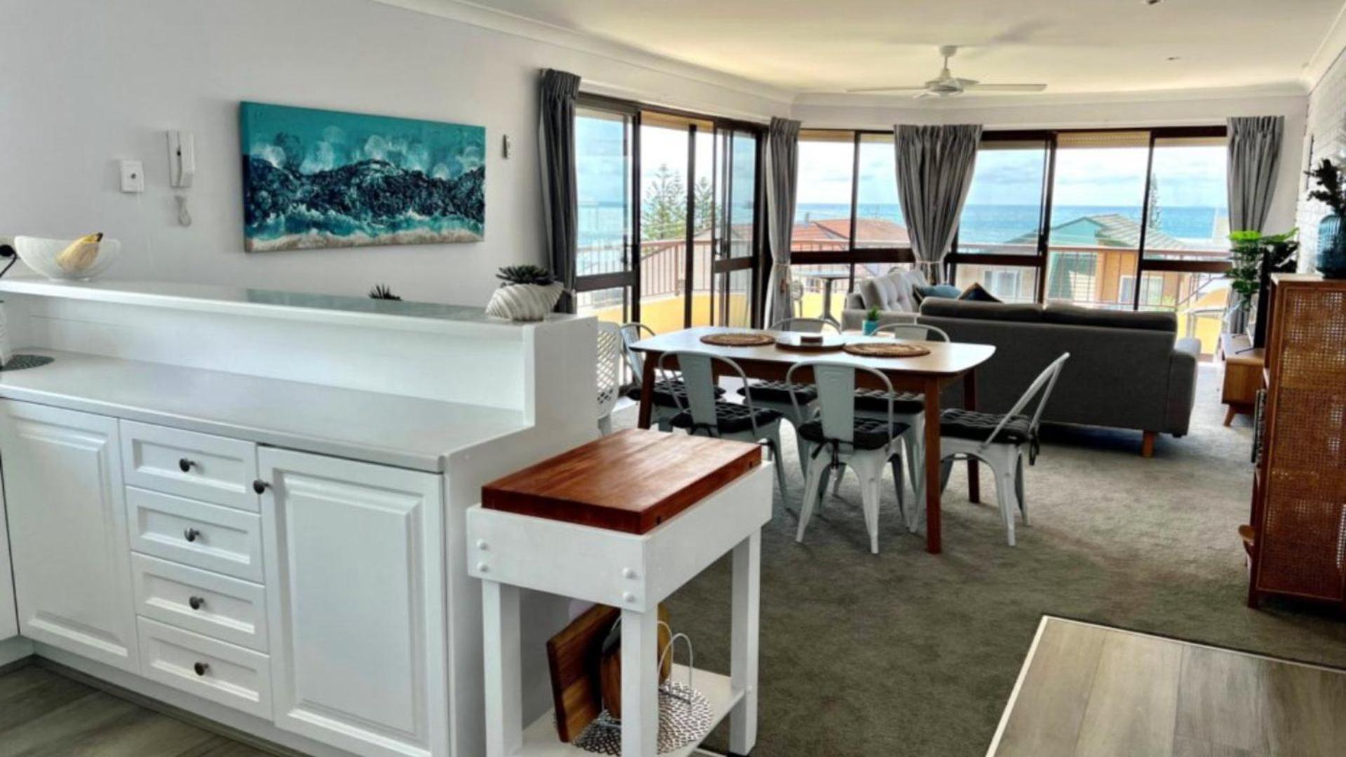 A Minutes Walk To The Beach! * Caloundra