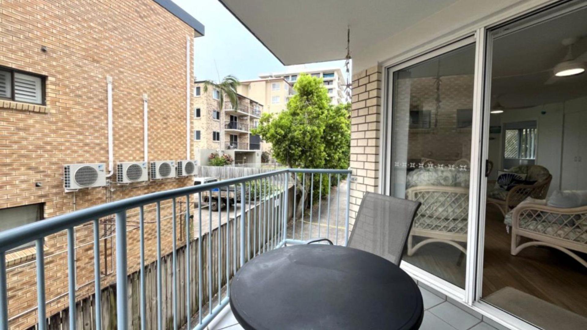 Chequers Unit 2 * Caloundra