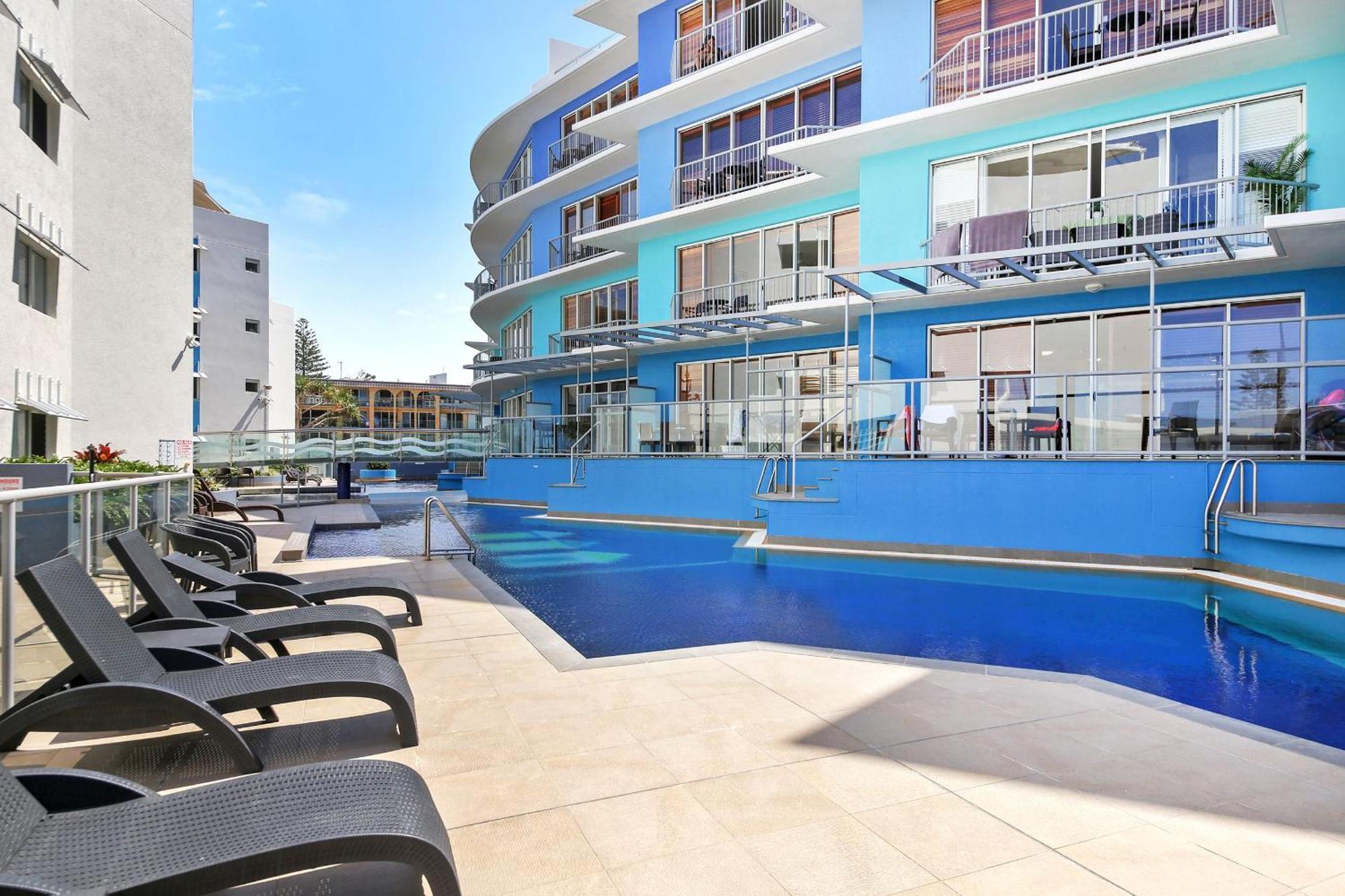 Absolute Beachfront Rolling Surf *