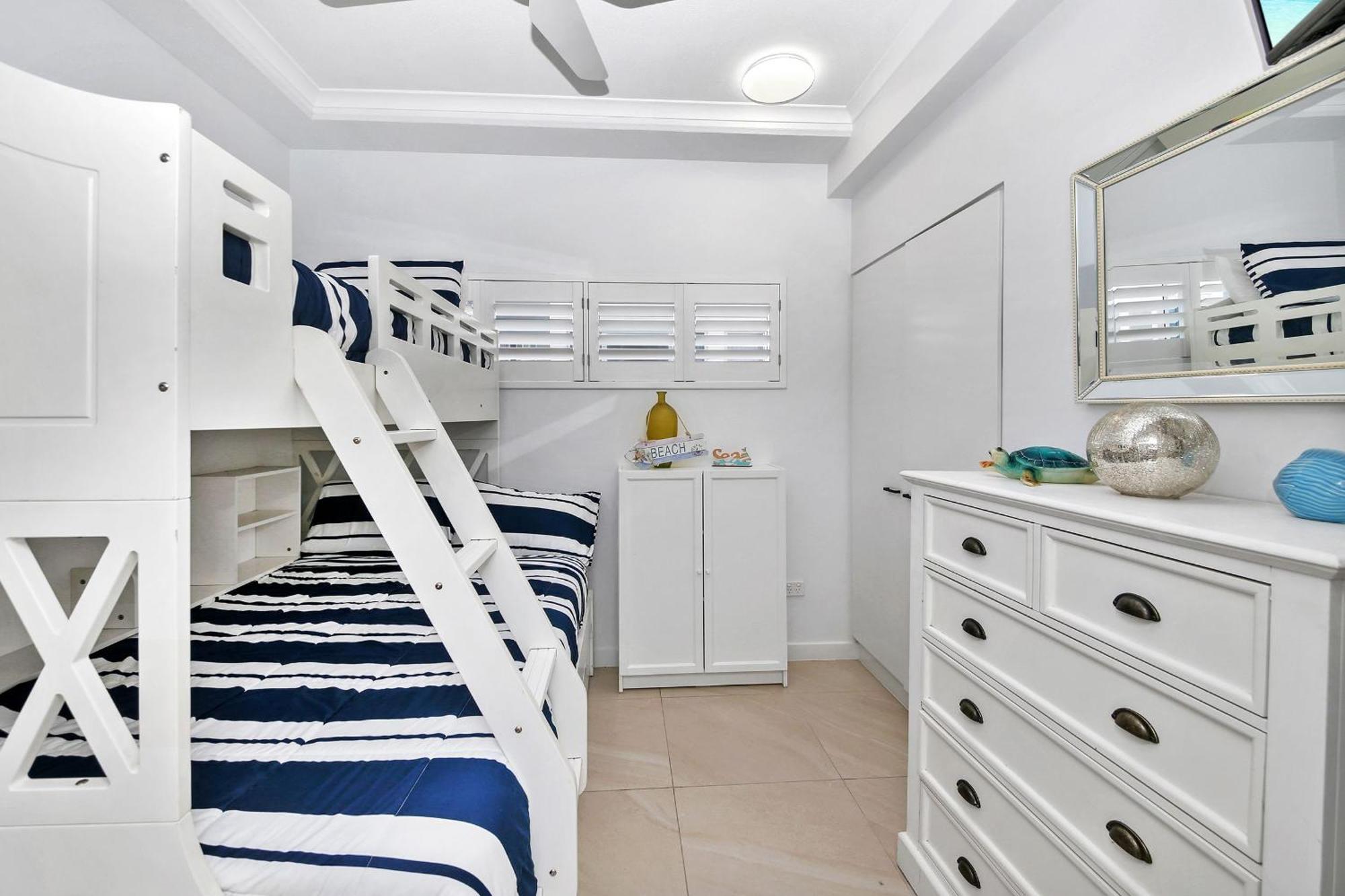 Absolute Beachfront Rolling Surf *