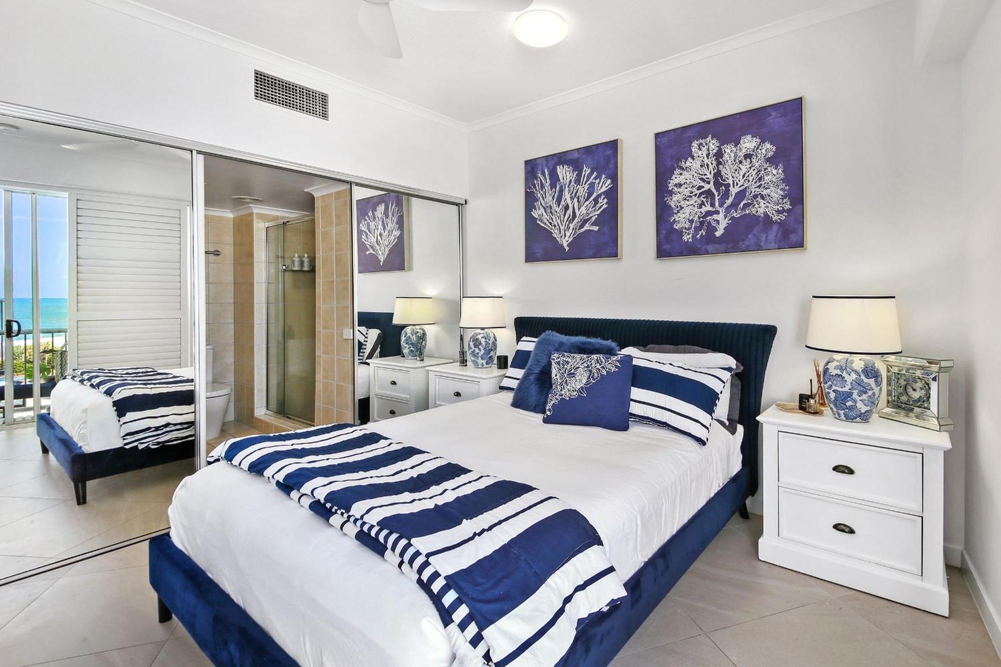 Absolute Beachfront Rolling Surf Apartment *