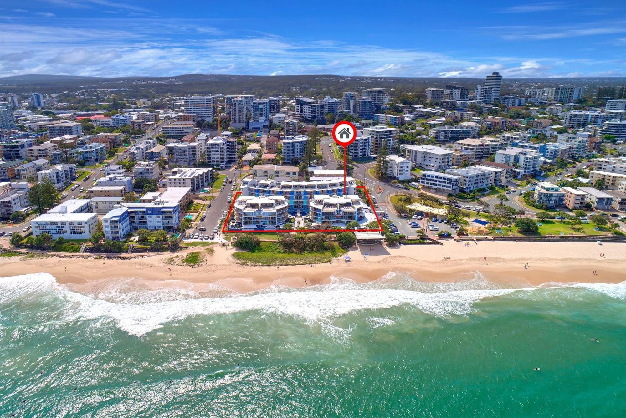 Absolute Beachfront Rolling Surf Caloundra