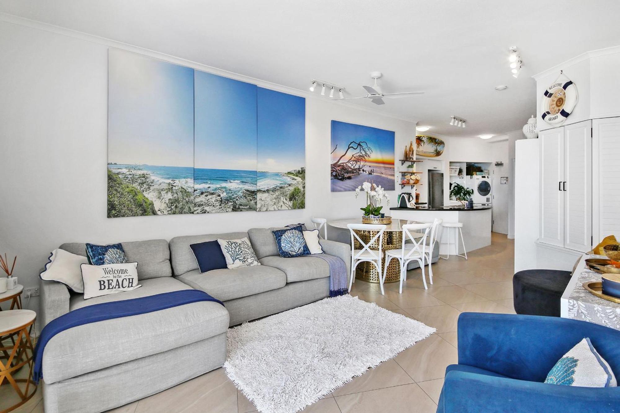 Absolute Beachfront Rolling Surf Apartment *