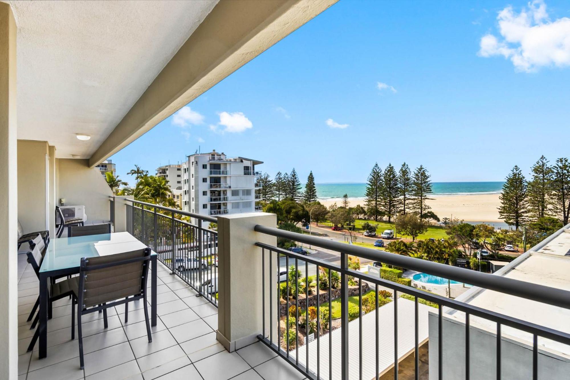 Ocean-facing 3-bed With Pool 5-min To The Caloundra