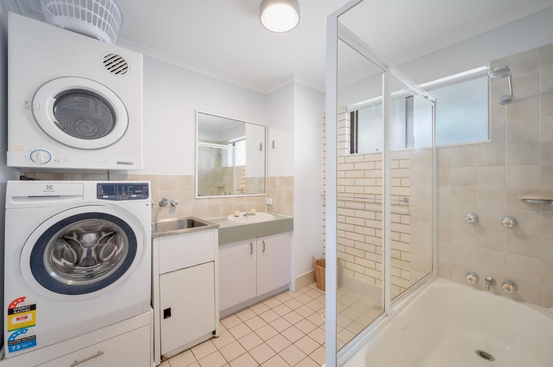 Beachside Courts Unit 11 Kings Qld * Caloundra