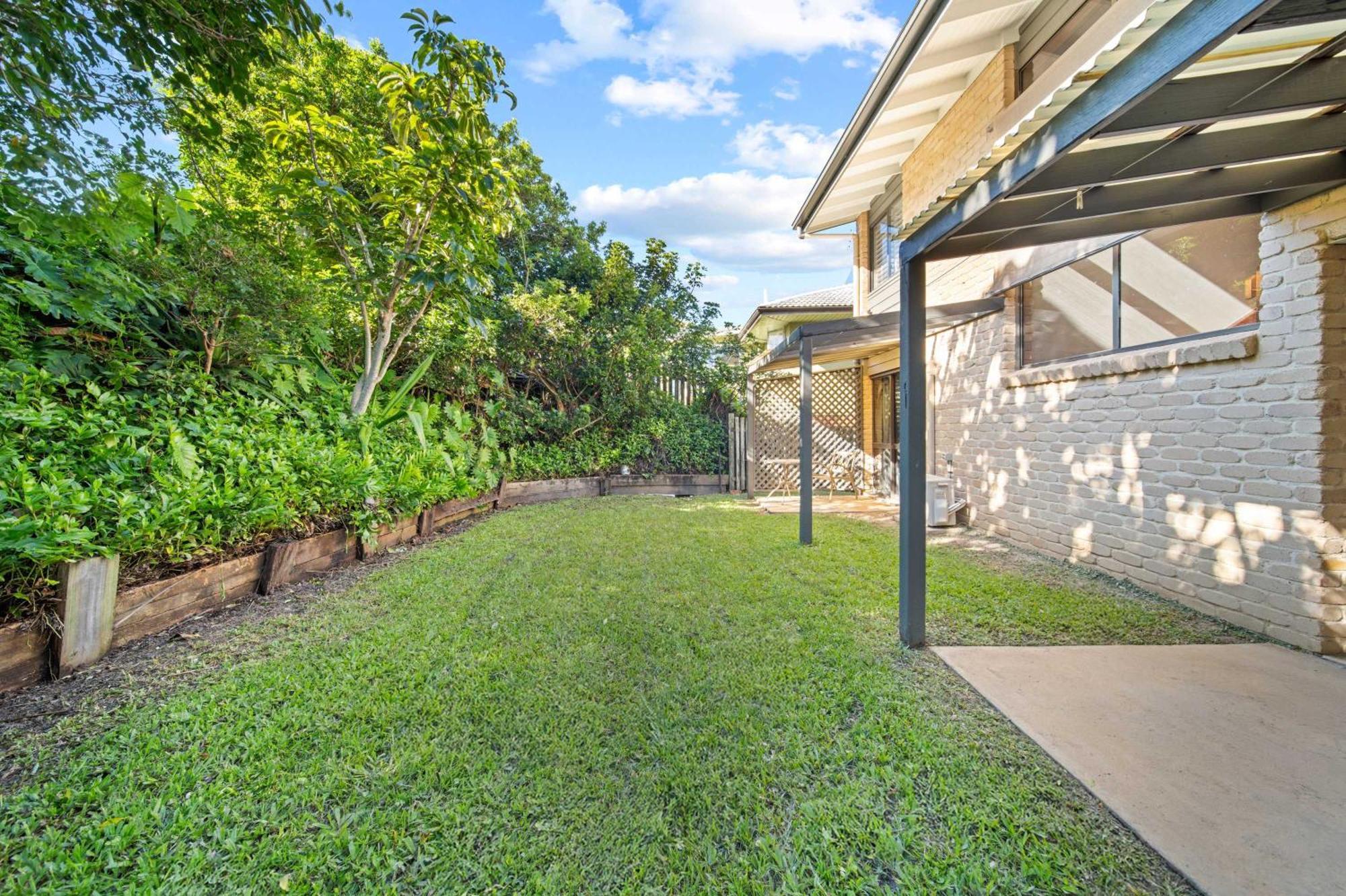 Retro House In Front Of Ocean * Caloundra