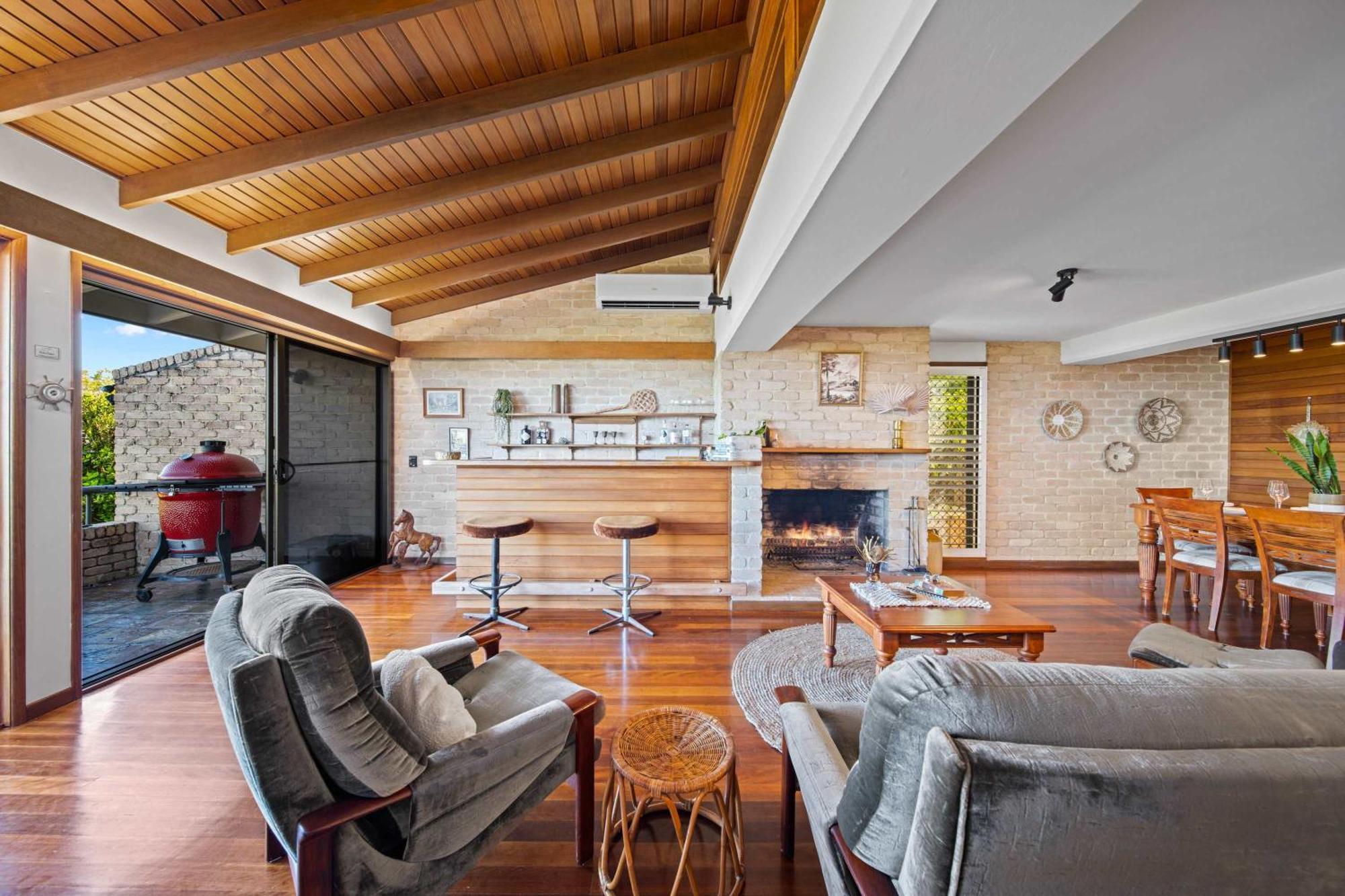 Retro House In Front Of Ocean * Caloundra