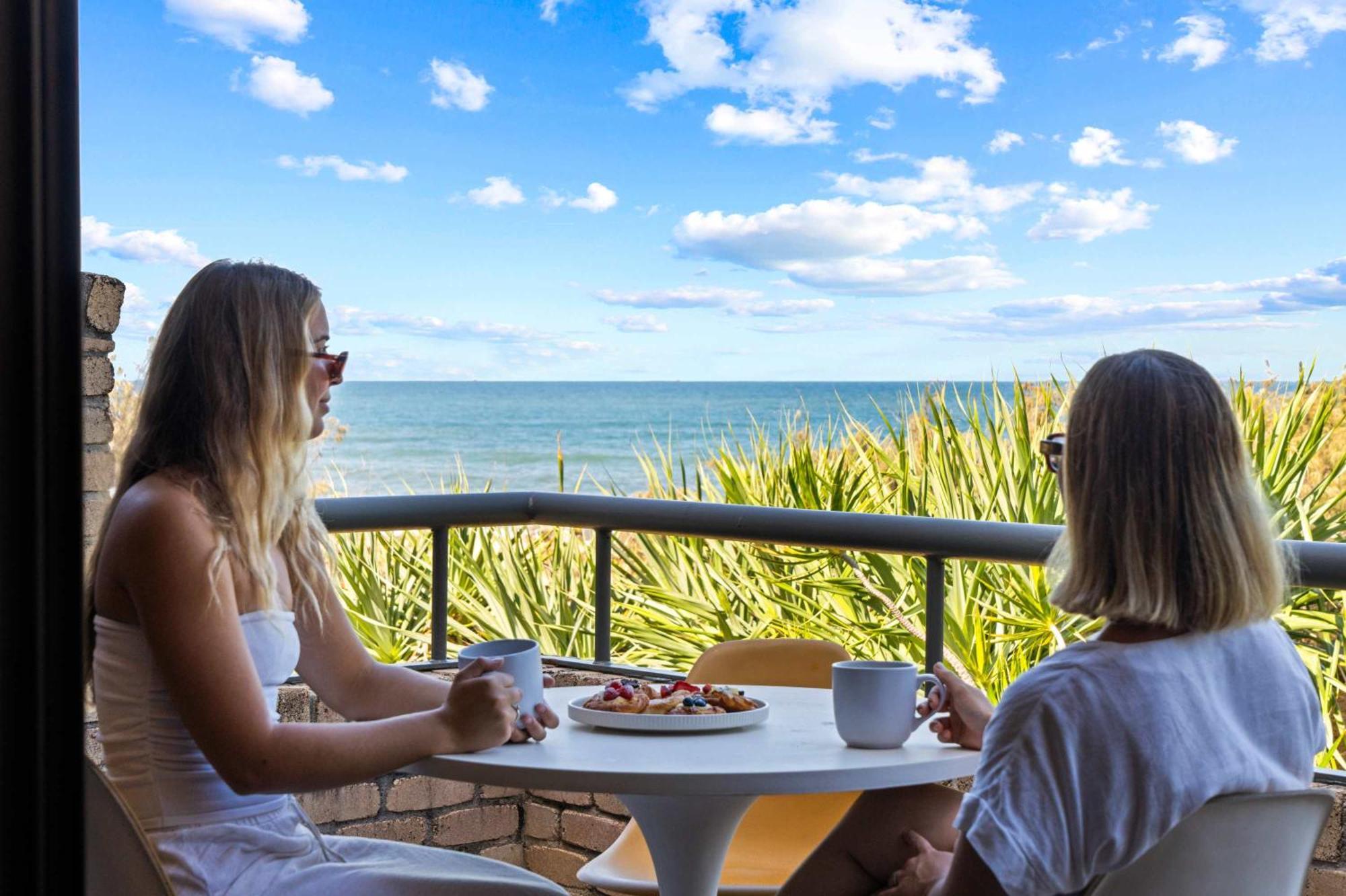 Retro House In Front Of Ocean Holiday home Caloundra