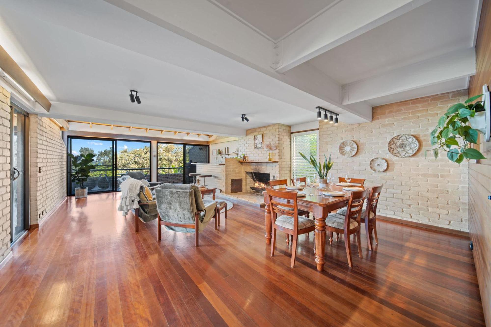 Retro House In Front Of Ocean Caloundra