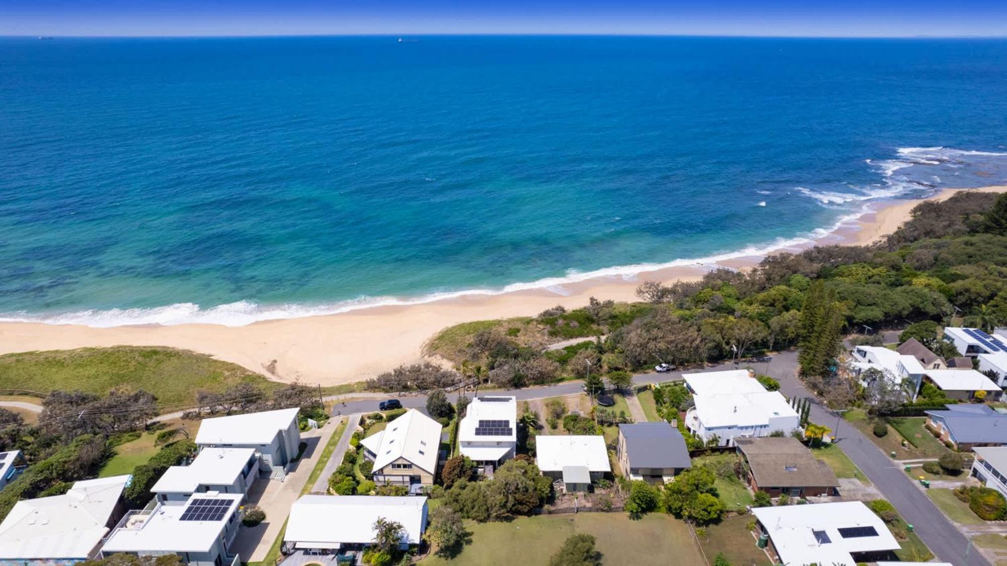 Retro House In Front Of Ocean Holiday home Caloundra