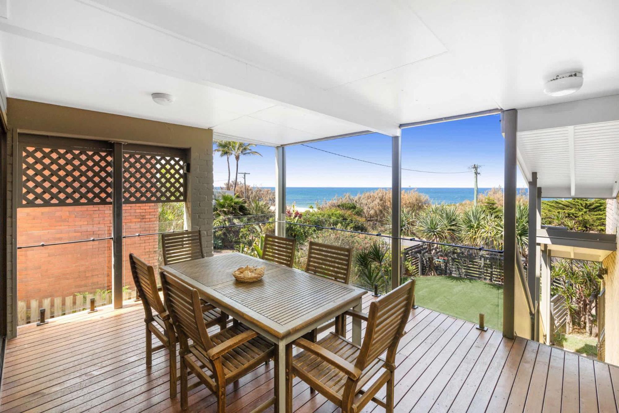 Holiday home Retro House In Front Of Ocean *